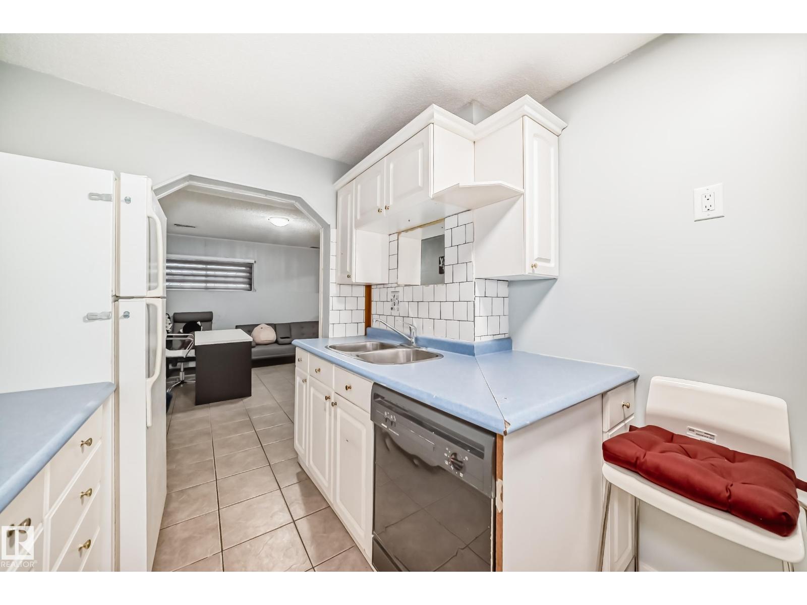 11951 77 ST NW NW, Edmonton