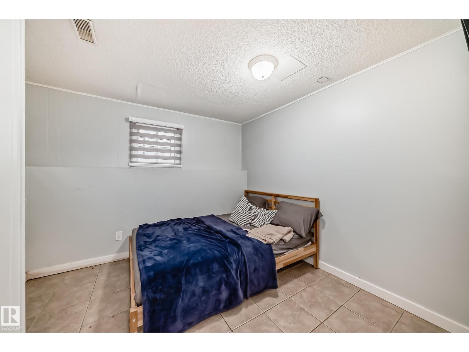 11951 77 ST NW NW, Edmonton