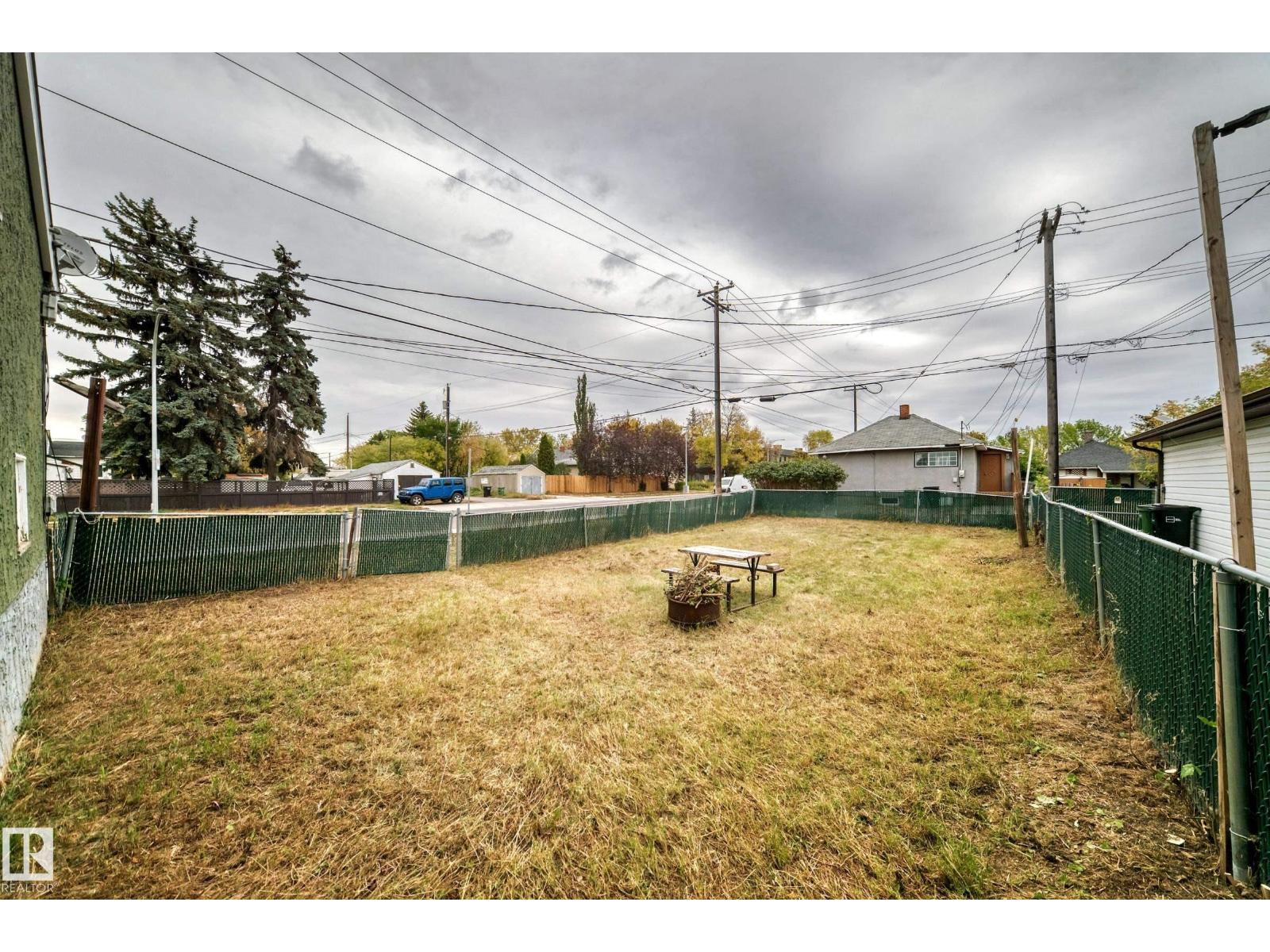 11951 77 ST NW NW, Edmonton