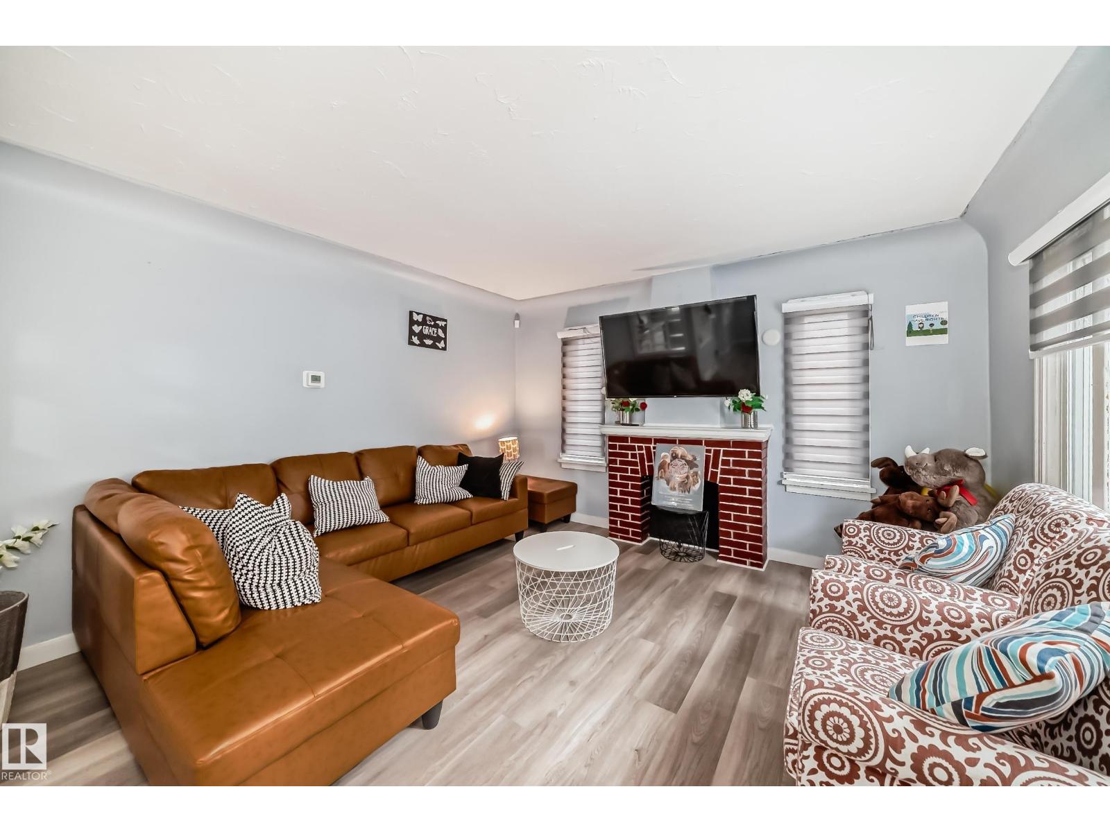 11951 77 ST NW NW, Edmonton