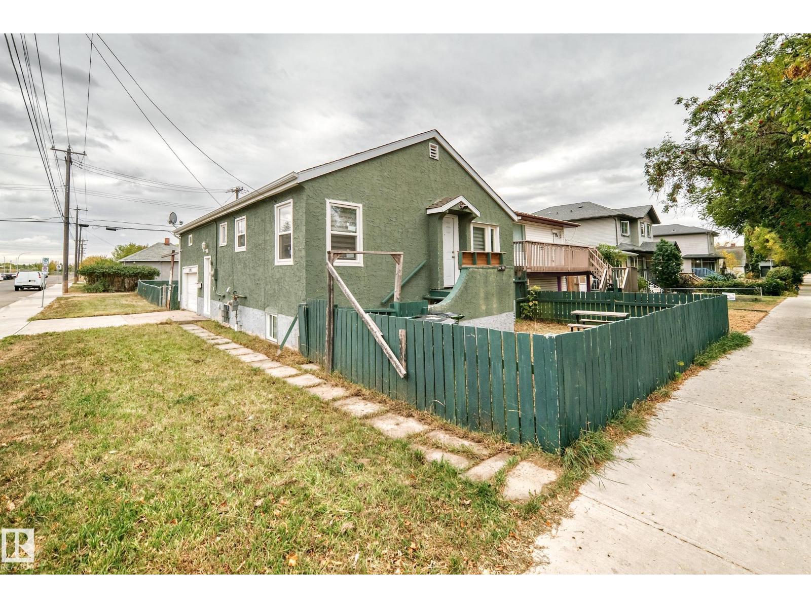 11951 77 ST NW NW, Edmonton