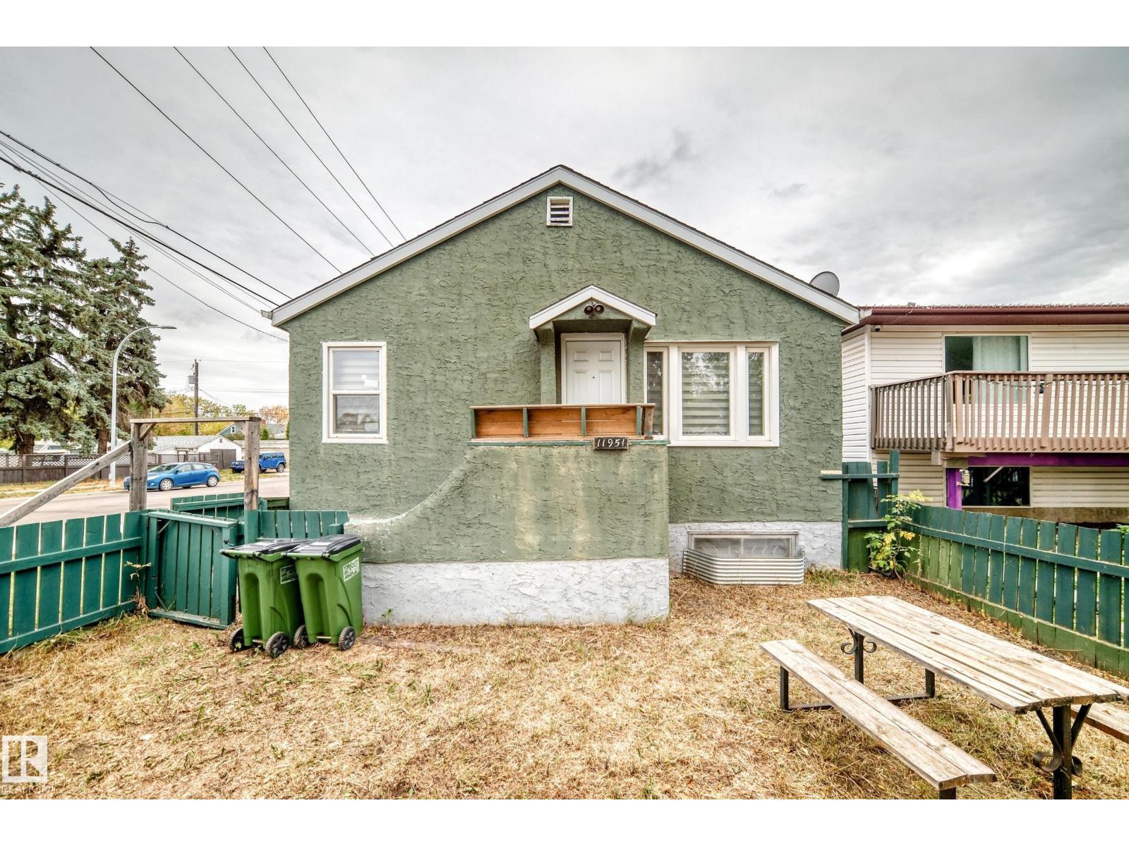 11951 77 ST NW NW, Edmonton