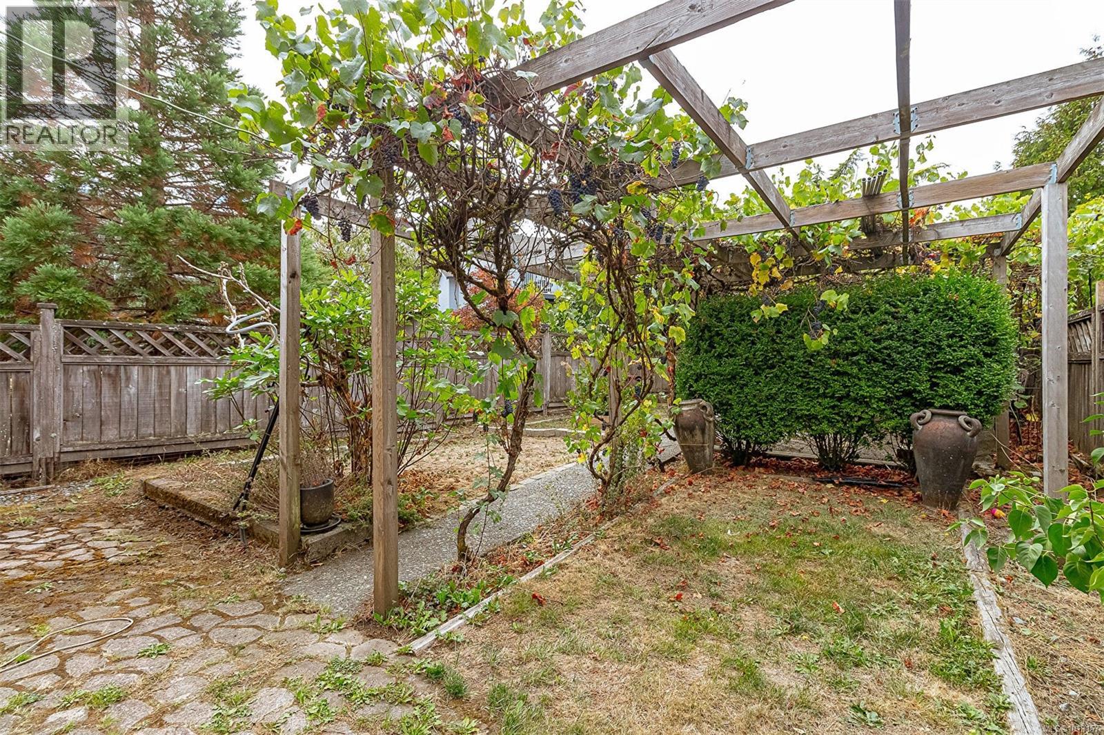 6000 Rockridge Rd, Duncan