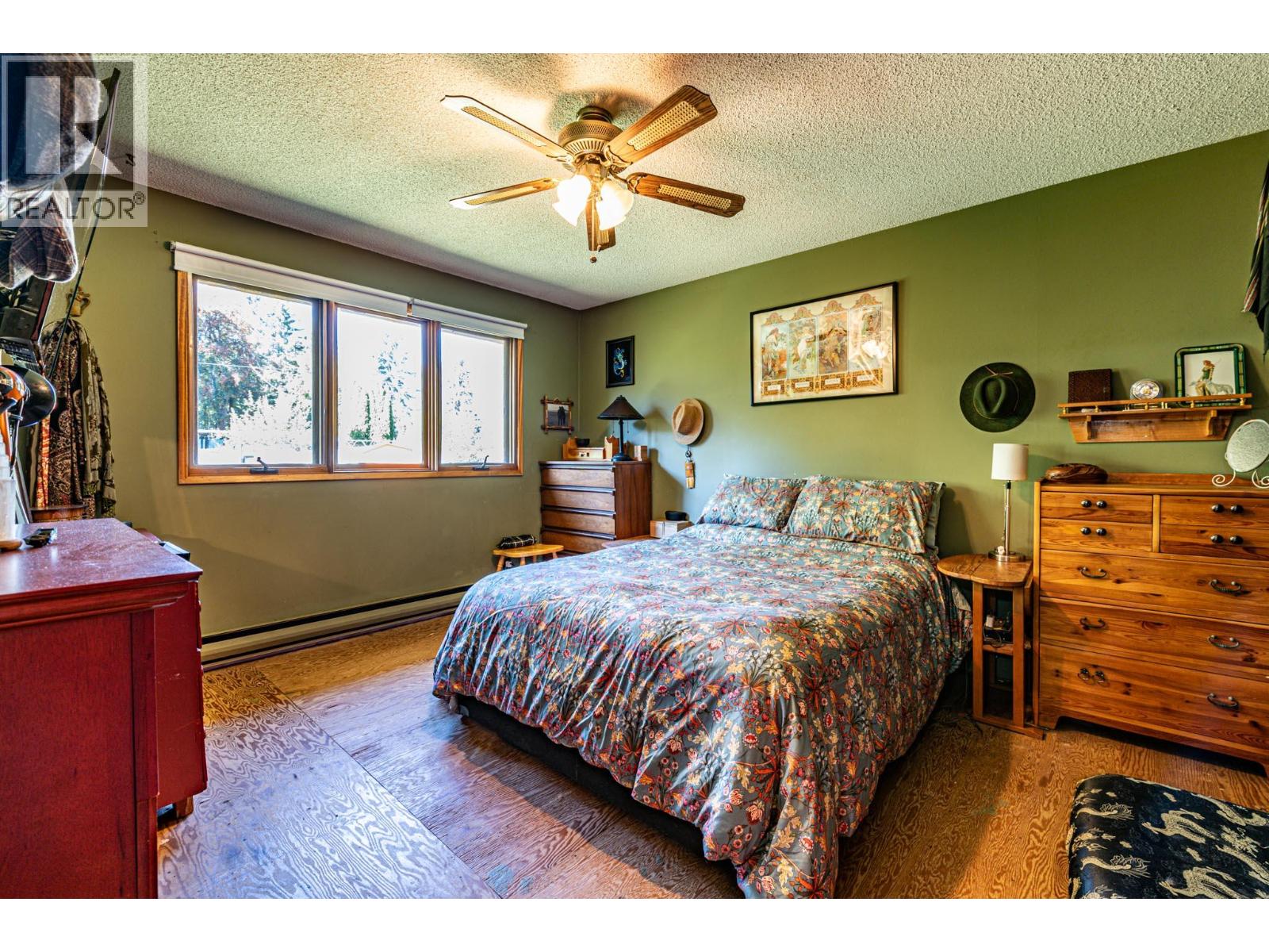 804 Cedar Avenue, Salmo