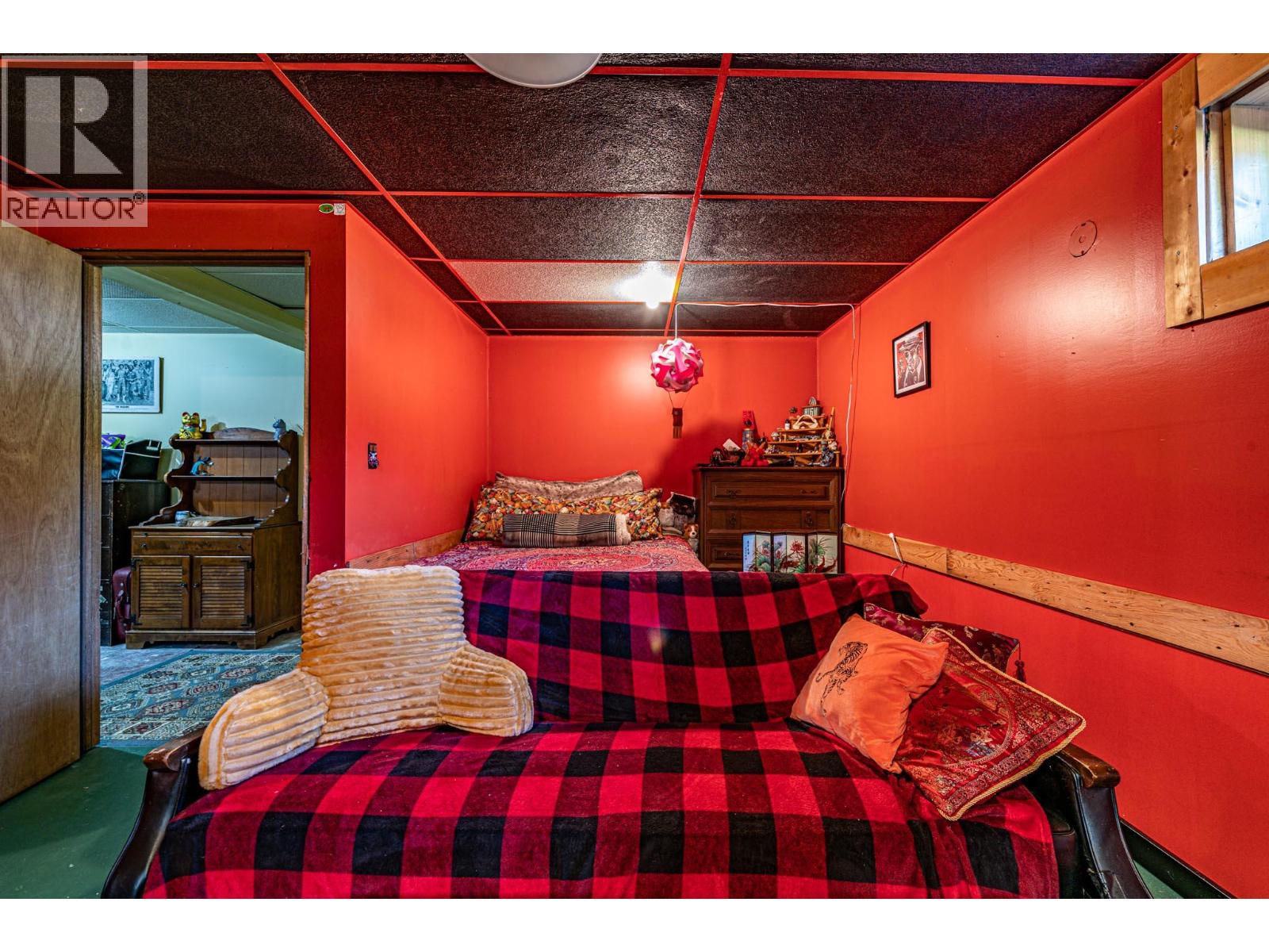 804 Cedar Avenue, Salmo