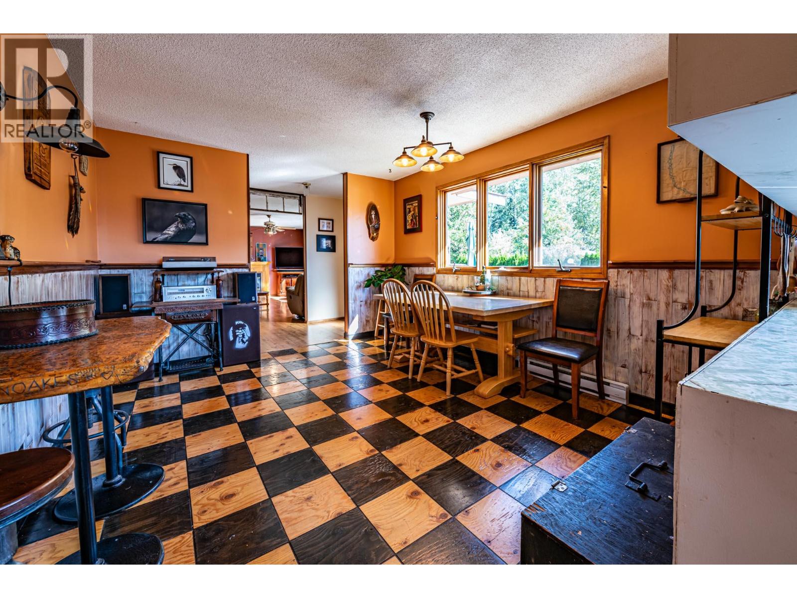 804 Cedar Avenue, Salmo