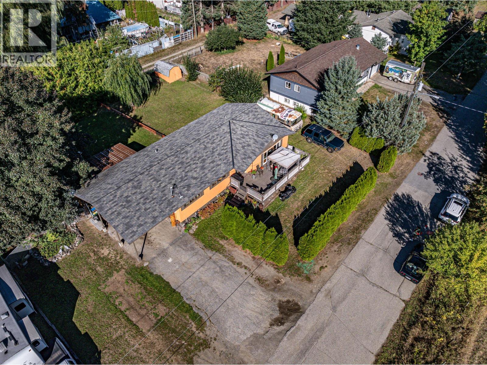 804 Cedar Avenue, Salmo