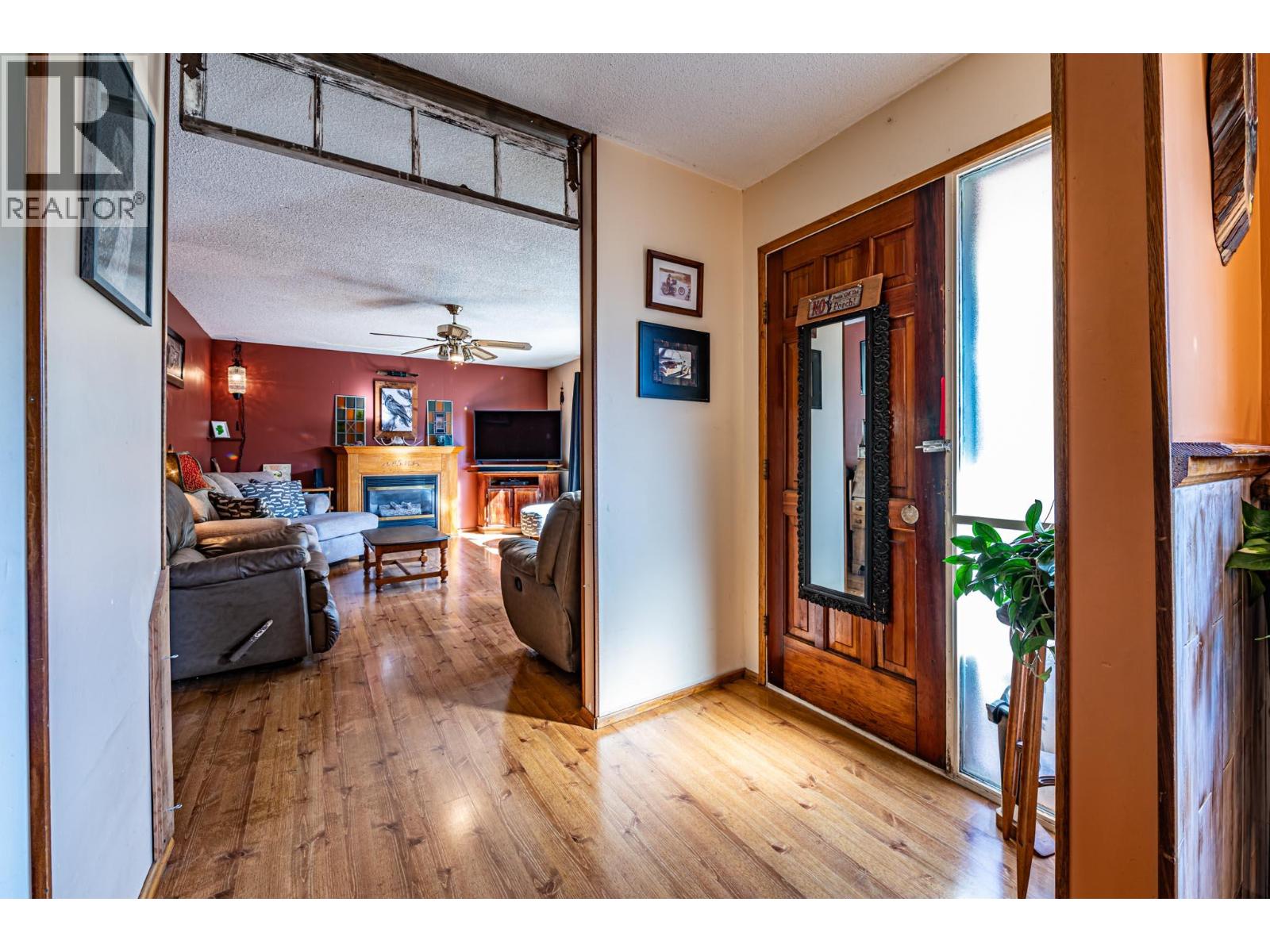 804 Cedar Avenue, Salmo