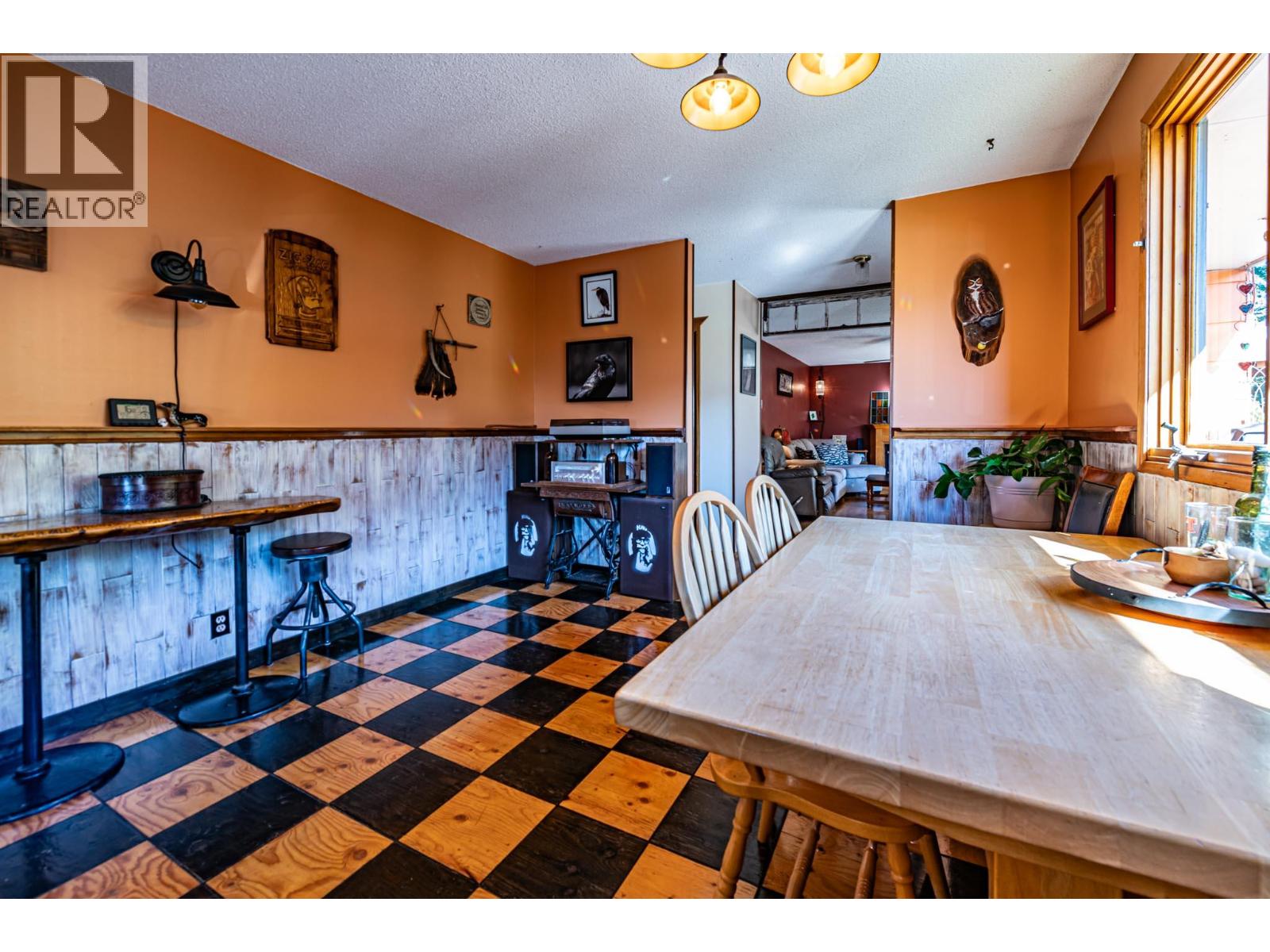 804 Cedar Avenue, Salmo