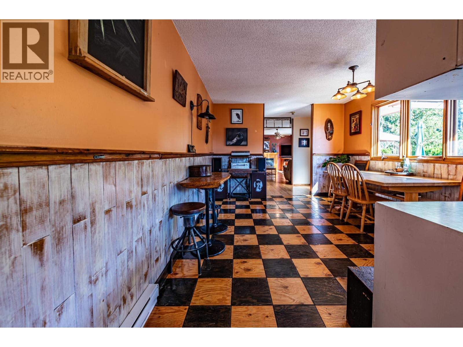 804 Cedar Avenue, Salmo