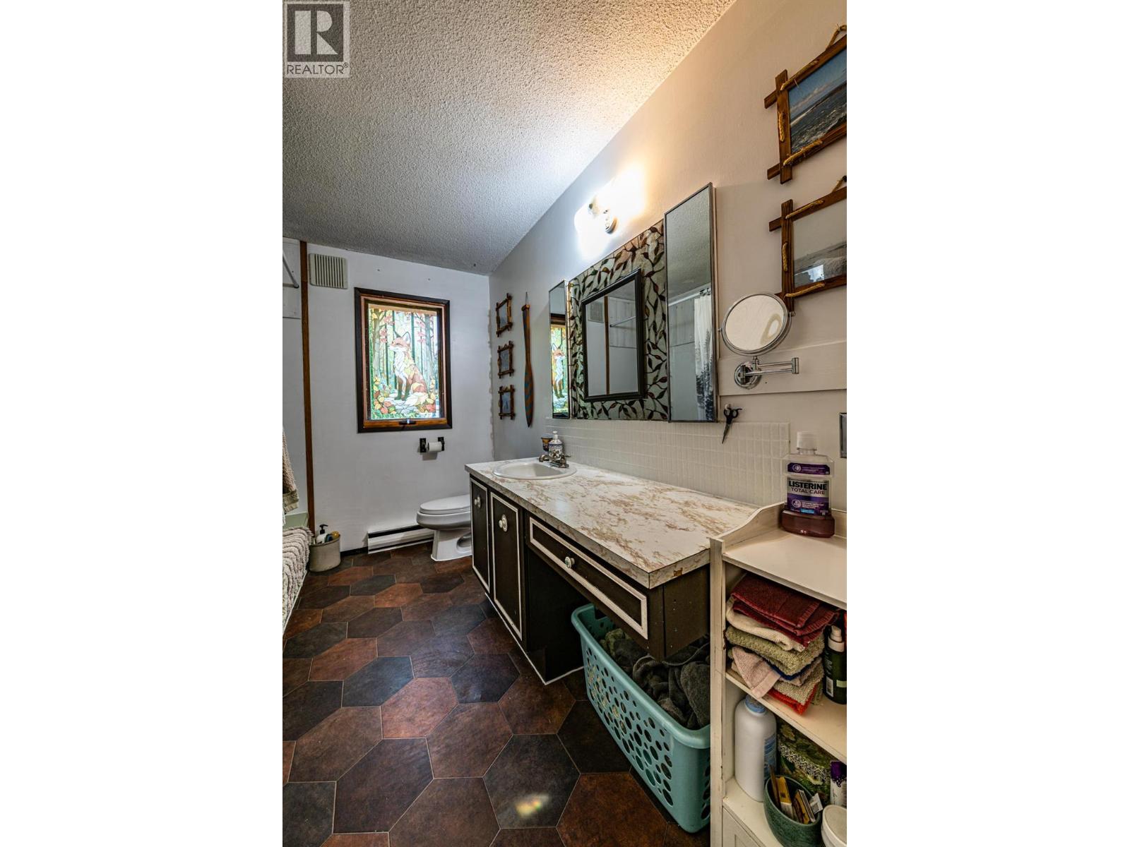 804 Cedar Avenue, Salmo