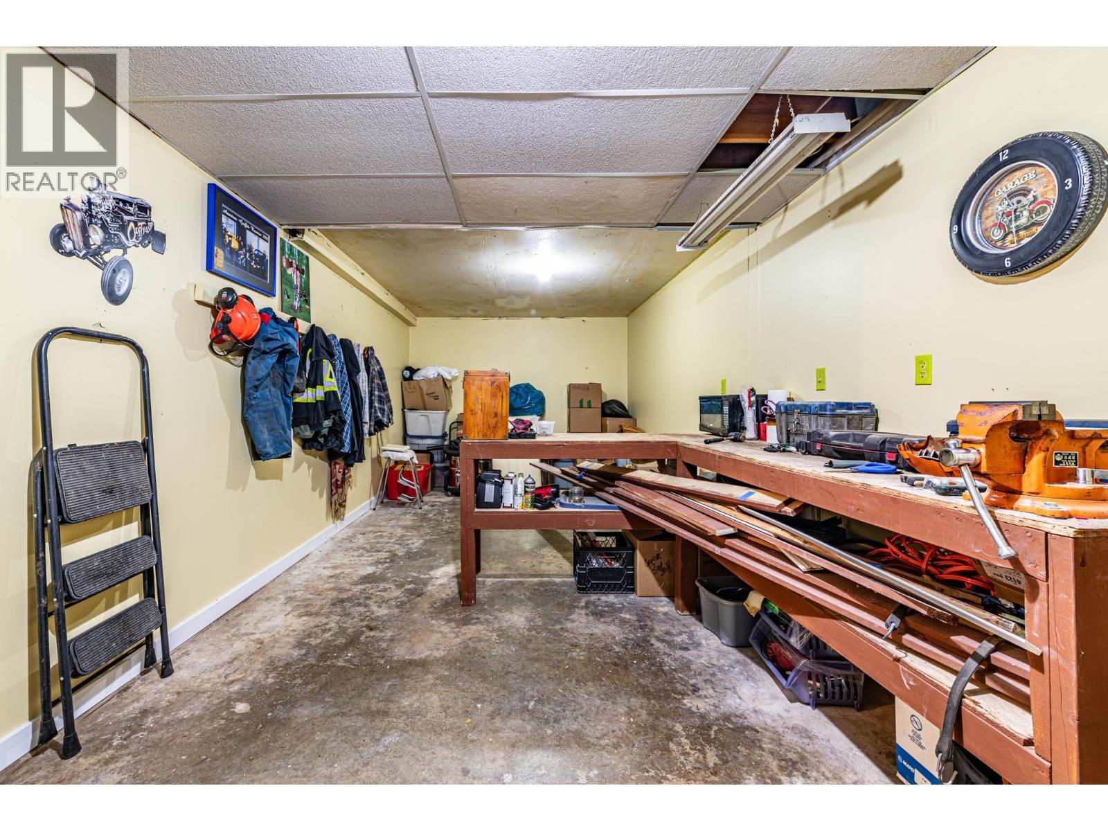 804 Cedar Avenue, Salmo
