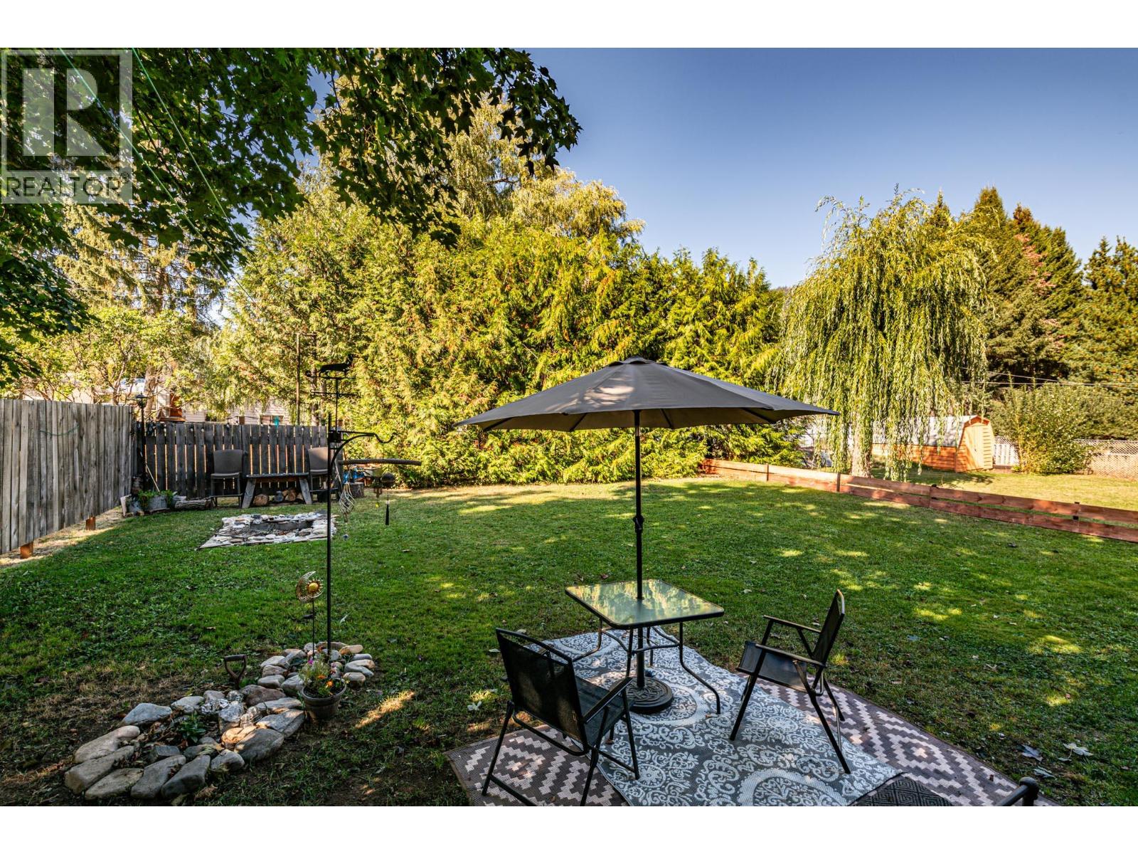 804 Cedar Avenue, Salmo