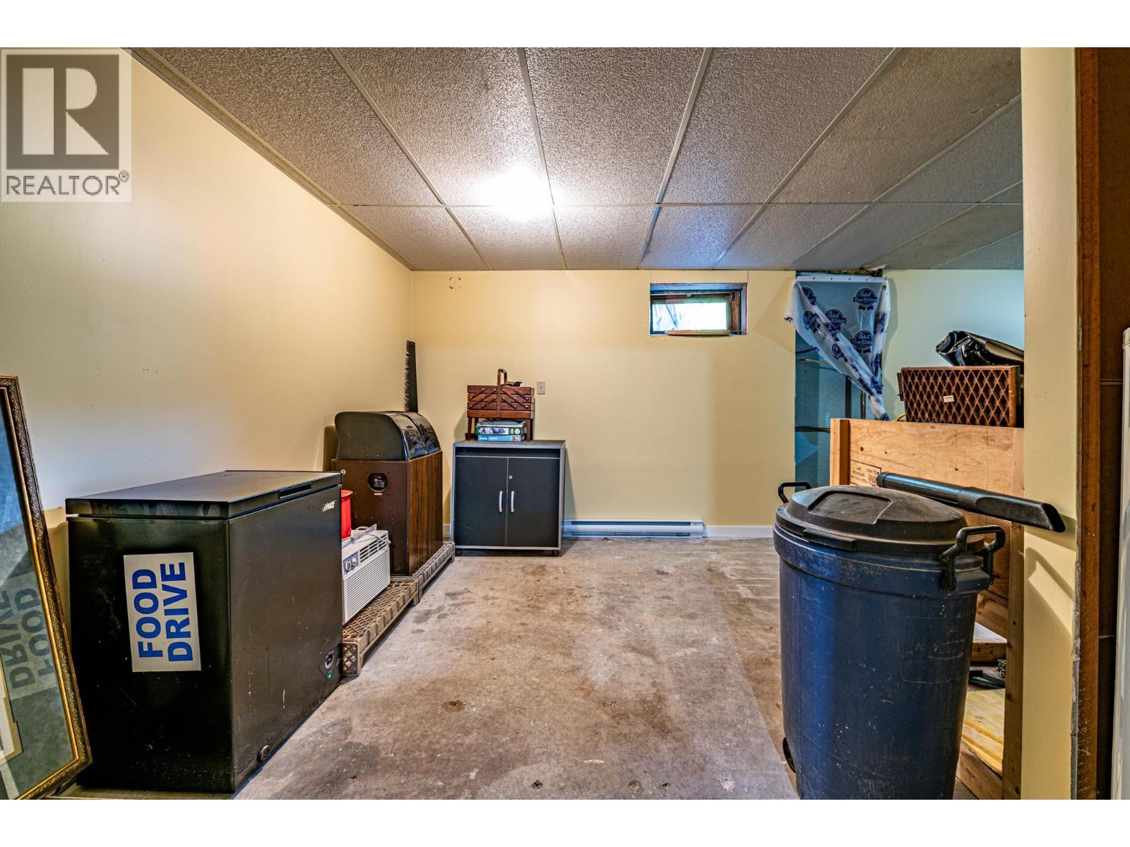 804 Cedar Avenue, Salmo