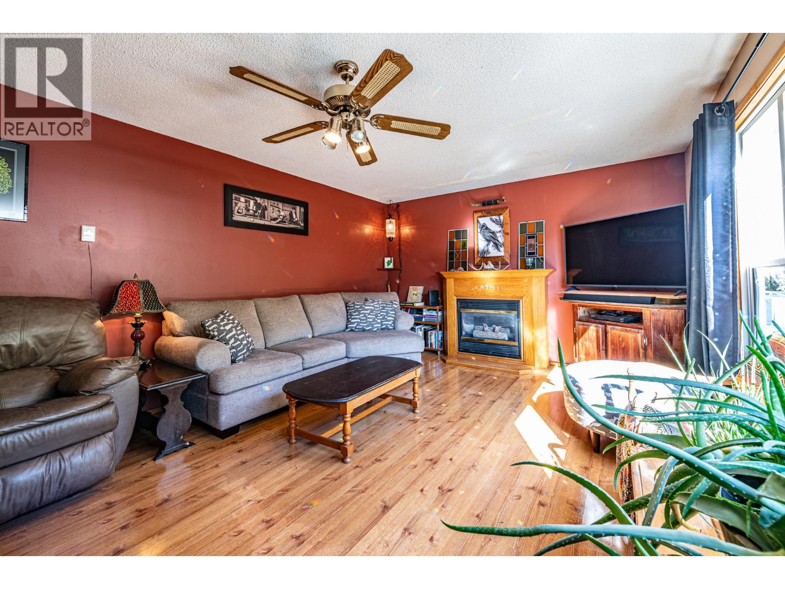804 Cedar Avenue, Salmo