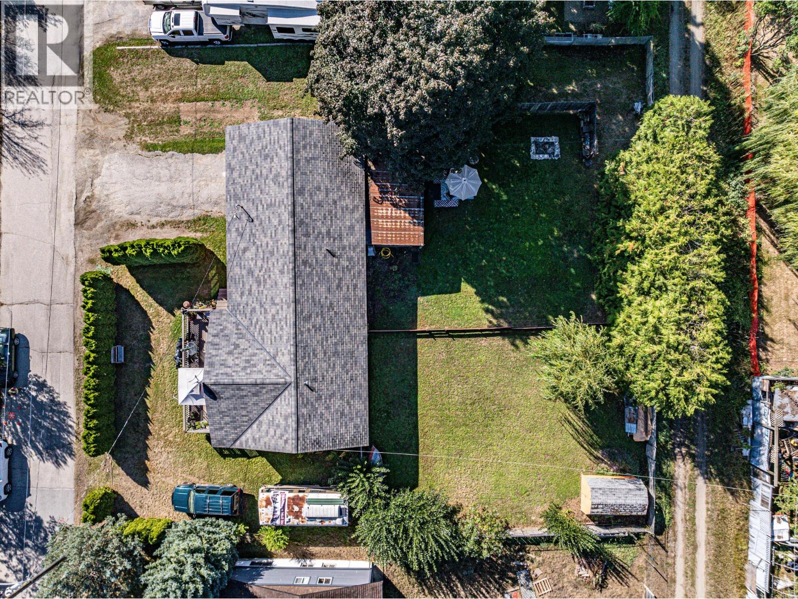 804 Cedar Avenue, Salmo