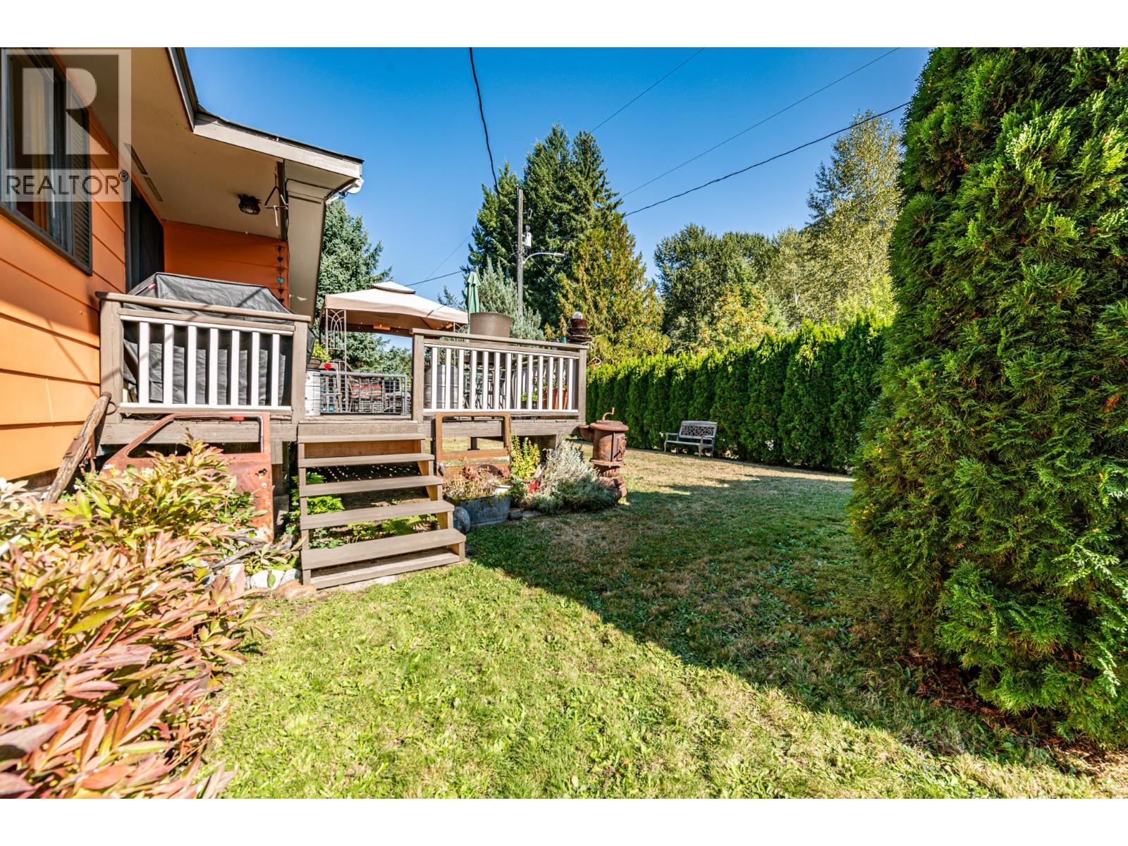 804 Cedar Avenue, Salmo