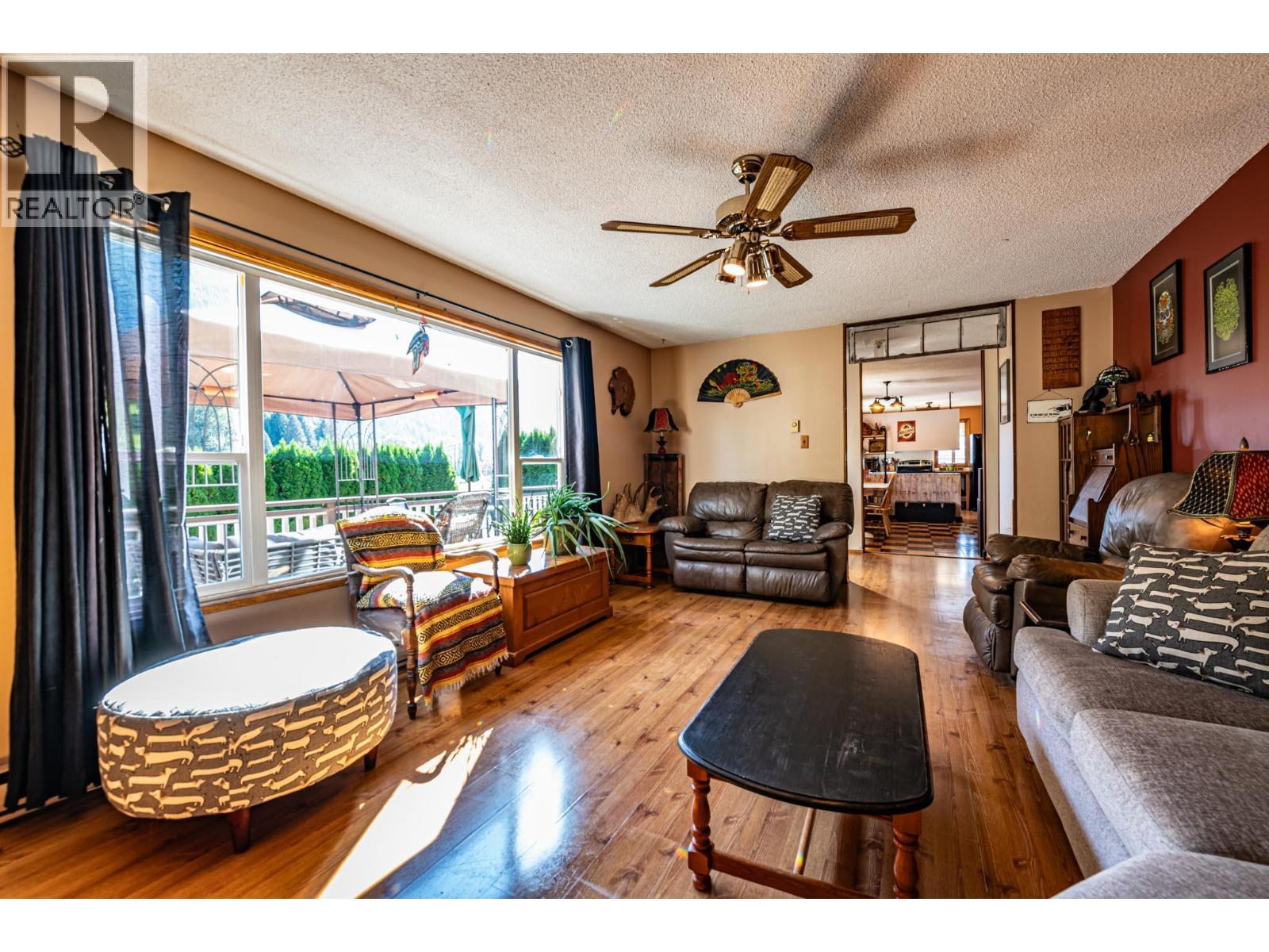 804 Cedar Avenue, Salmo