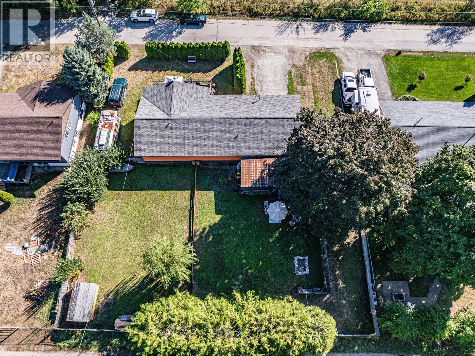 804 Cedar Avenue, Salmo