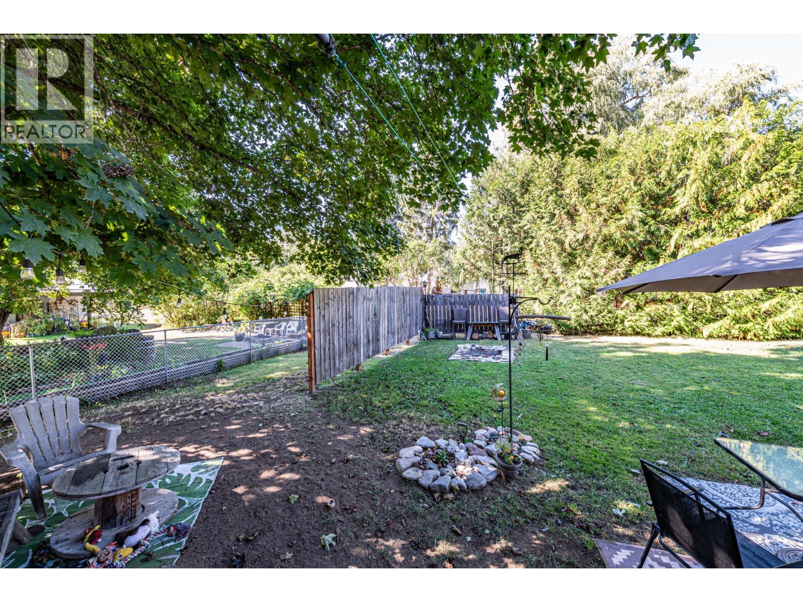 804 Cedar Avenue, Salmo