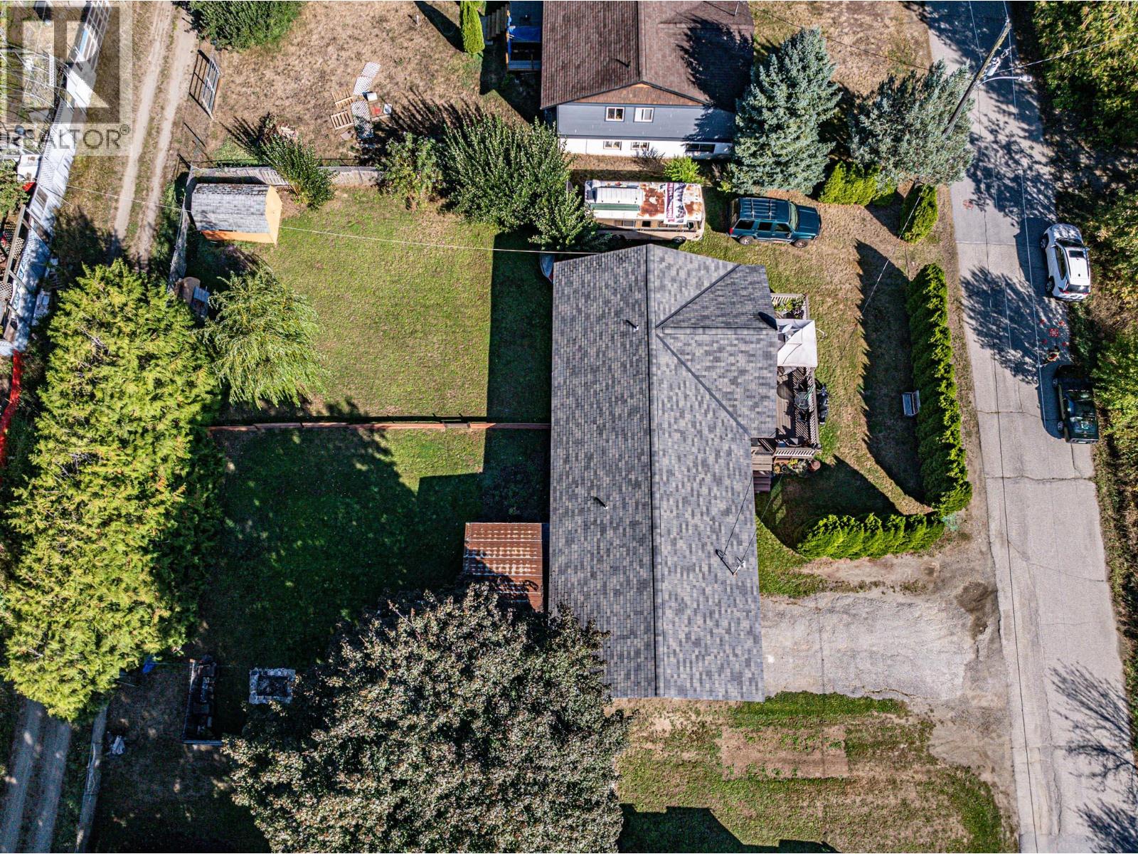 804 Cedar Avenue, Salmo