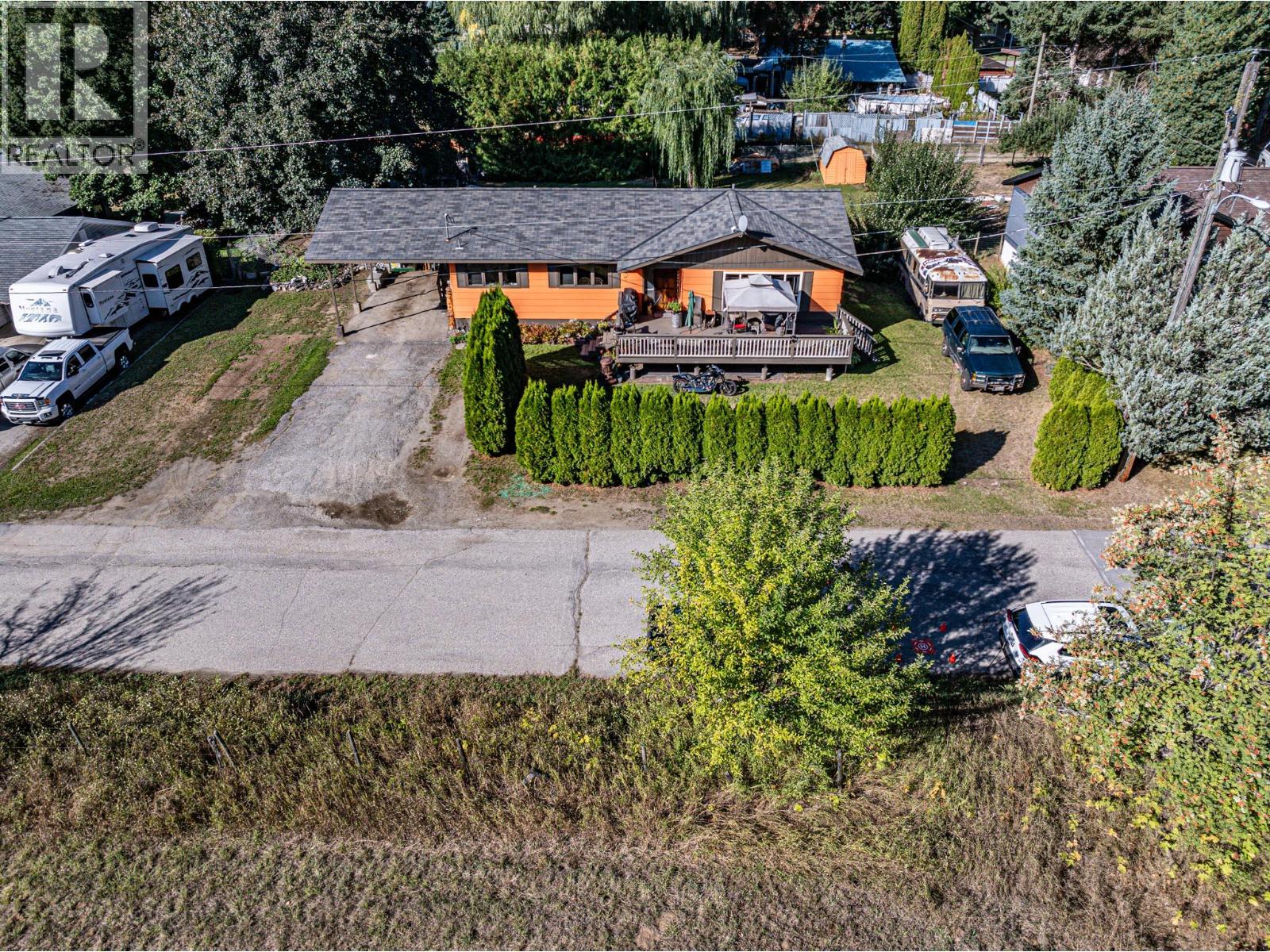 804 Cedar Avenue, Salmo