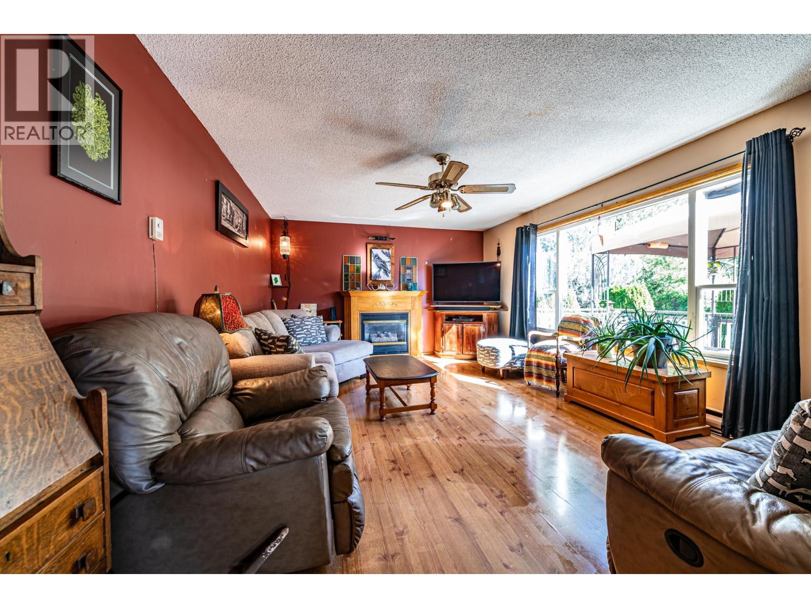 804 Cedar Avenue, Salmo