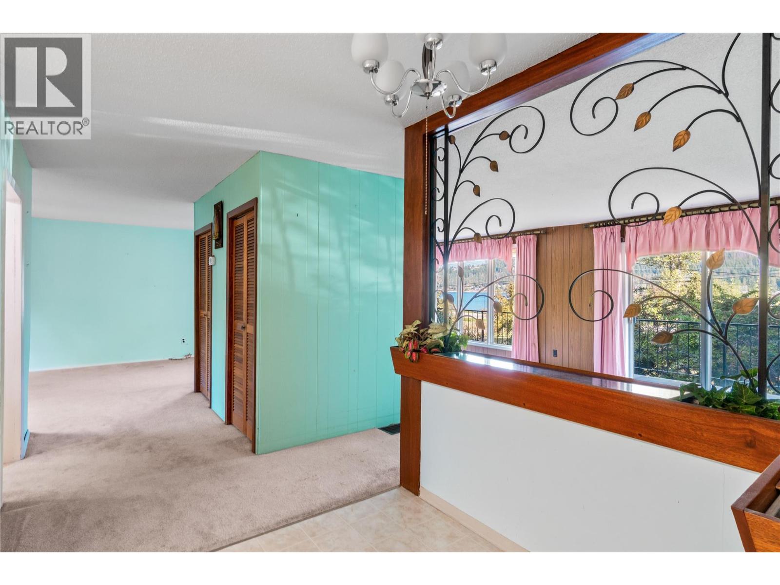 2602 Blind Bay Road, Blind Bay