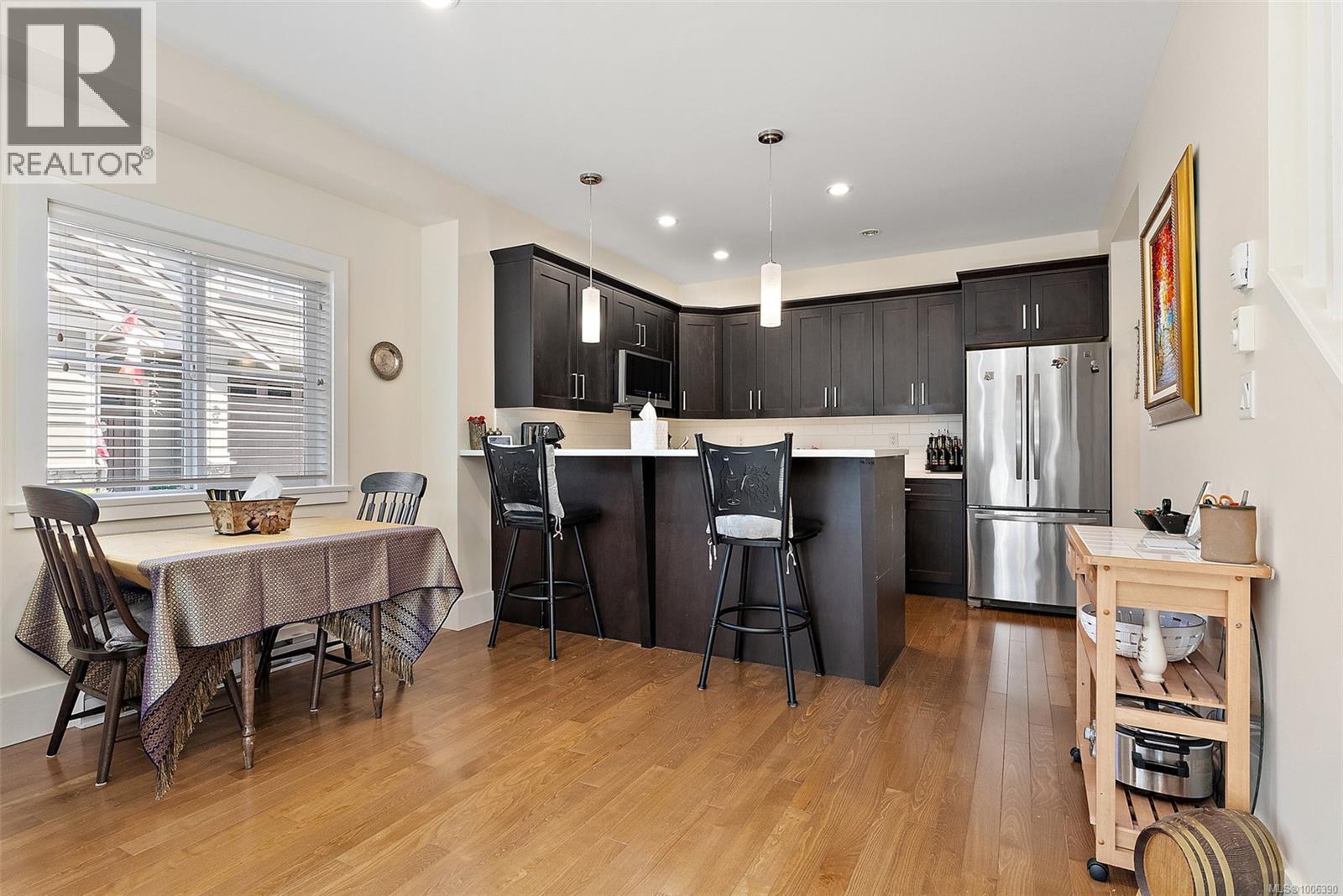 4 2449 Malaview Ave, Sidney
