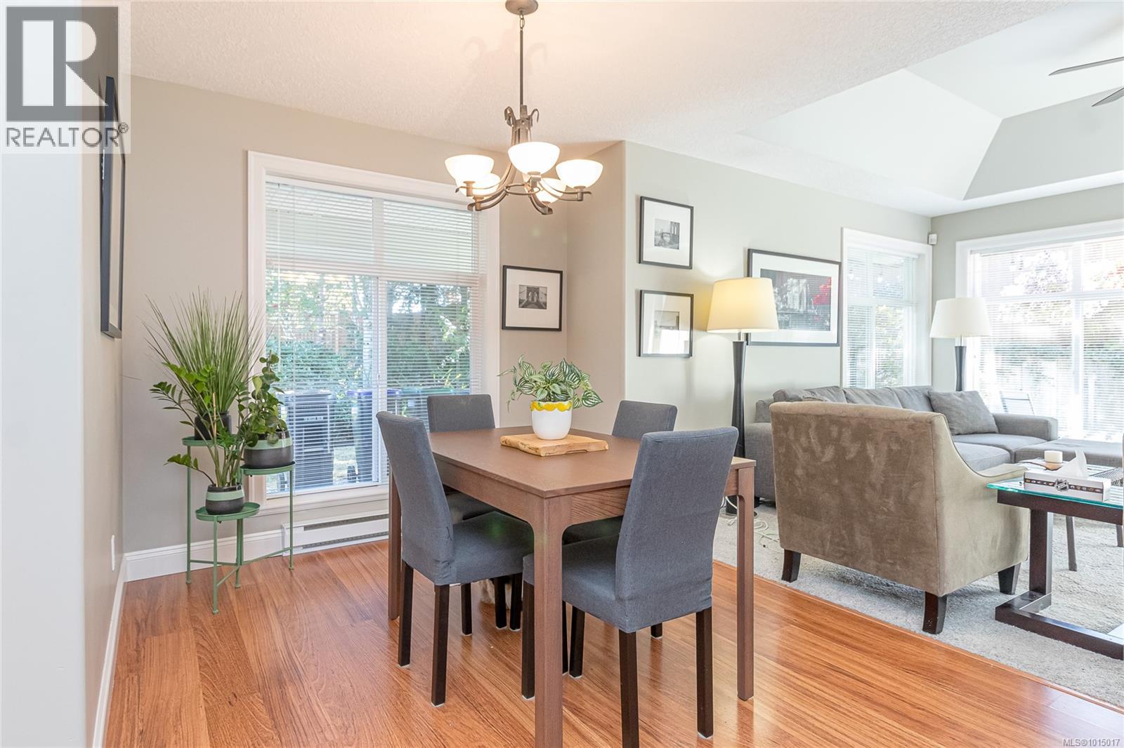 3 340 Young St, Parksville