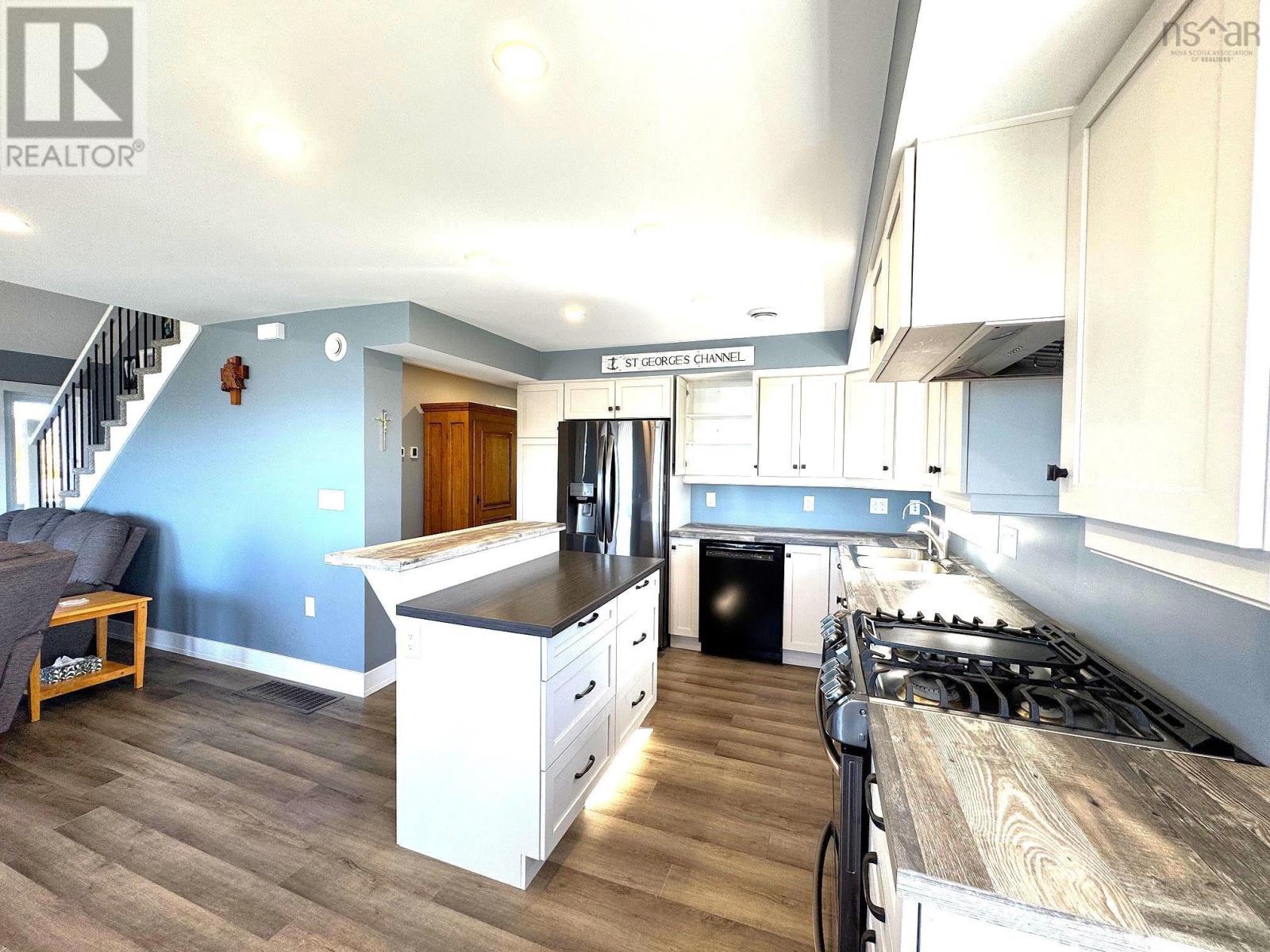 Property 32 of 44 of 3359 West bay Rd