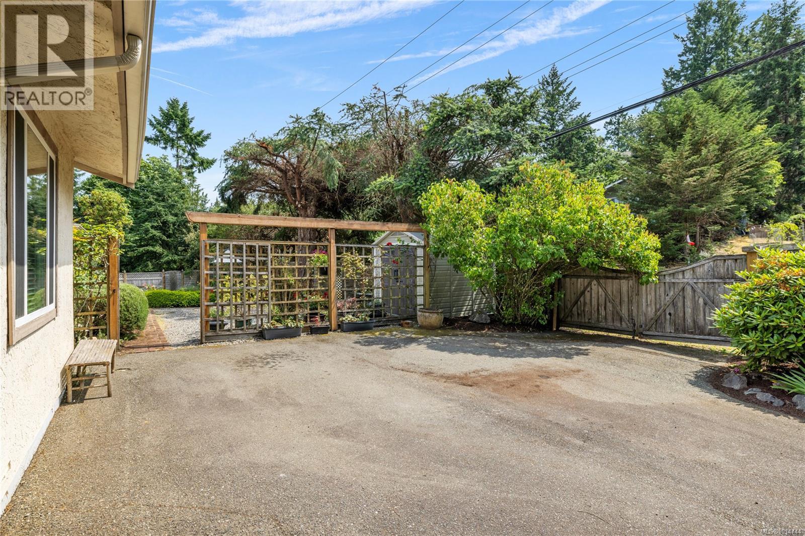 3022 Park Pl, Nanoose Bay