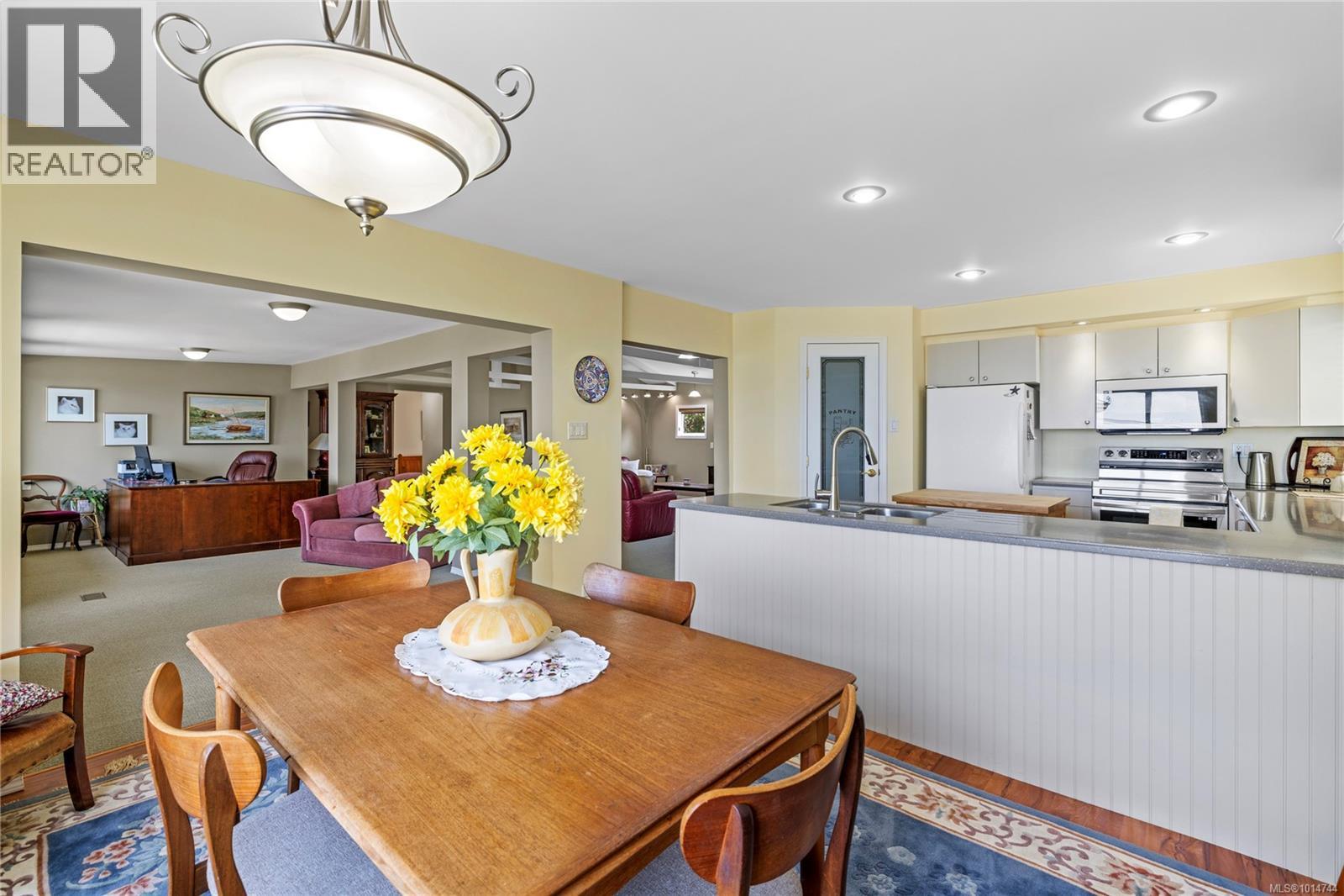 3022 Park Pl, Nanoose Bay