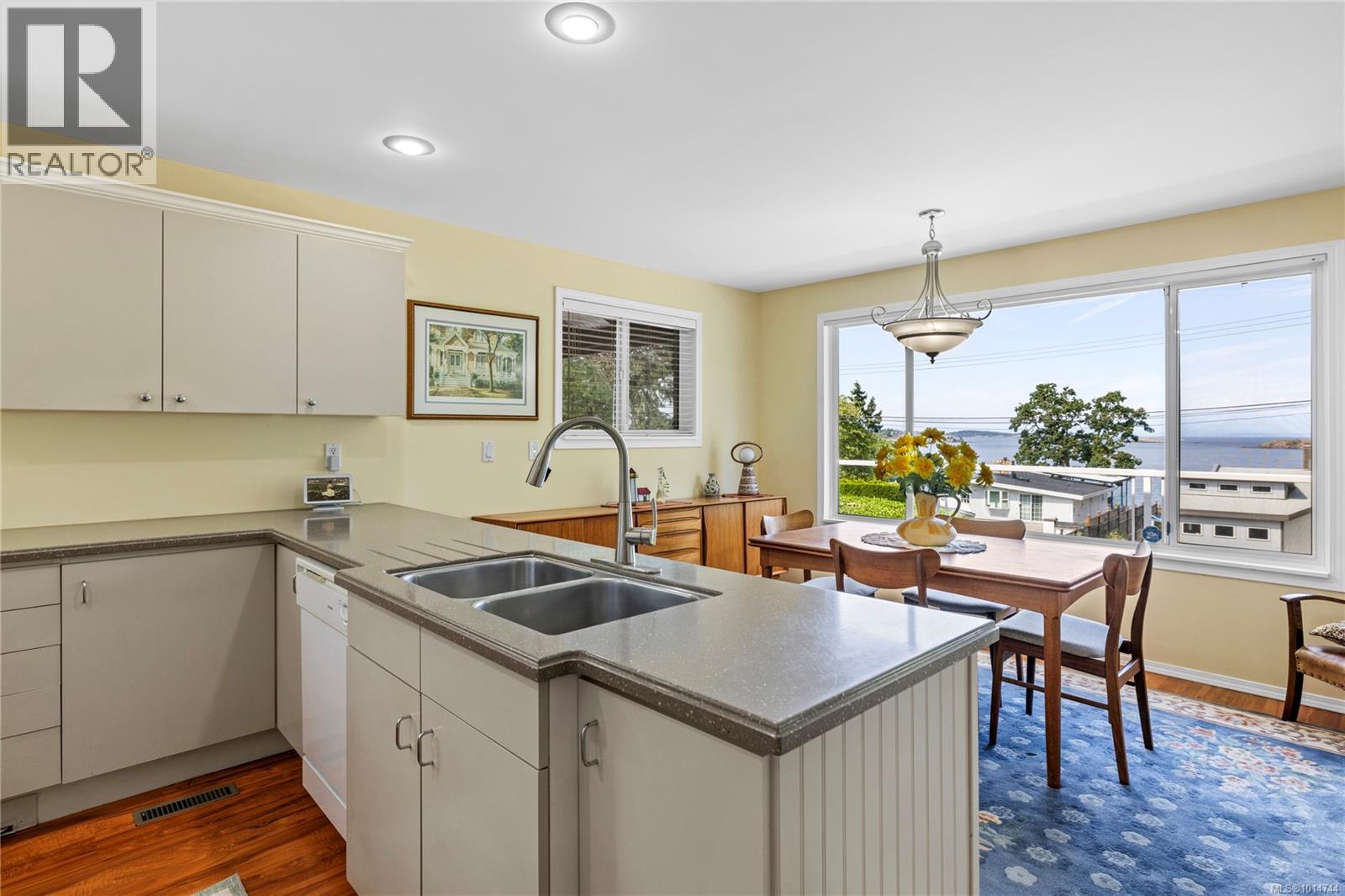 3022 Park Pl, Nanoose Bay