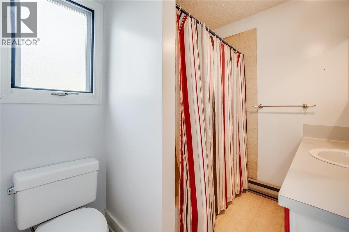 821 Gordon Street - 36