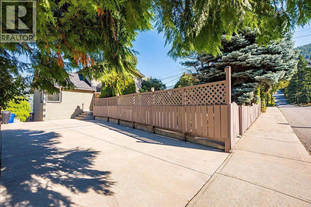 821 Gordon Street - 65