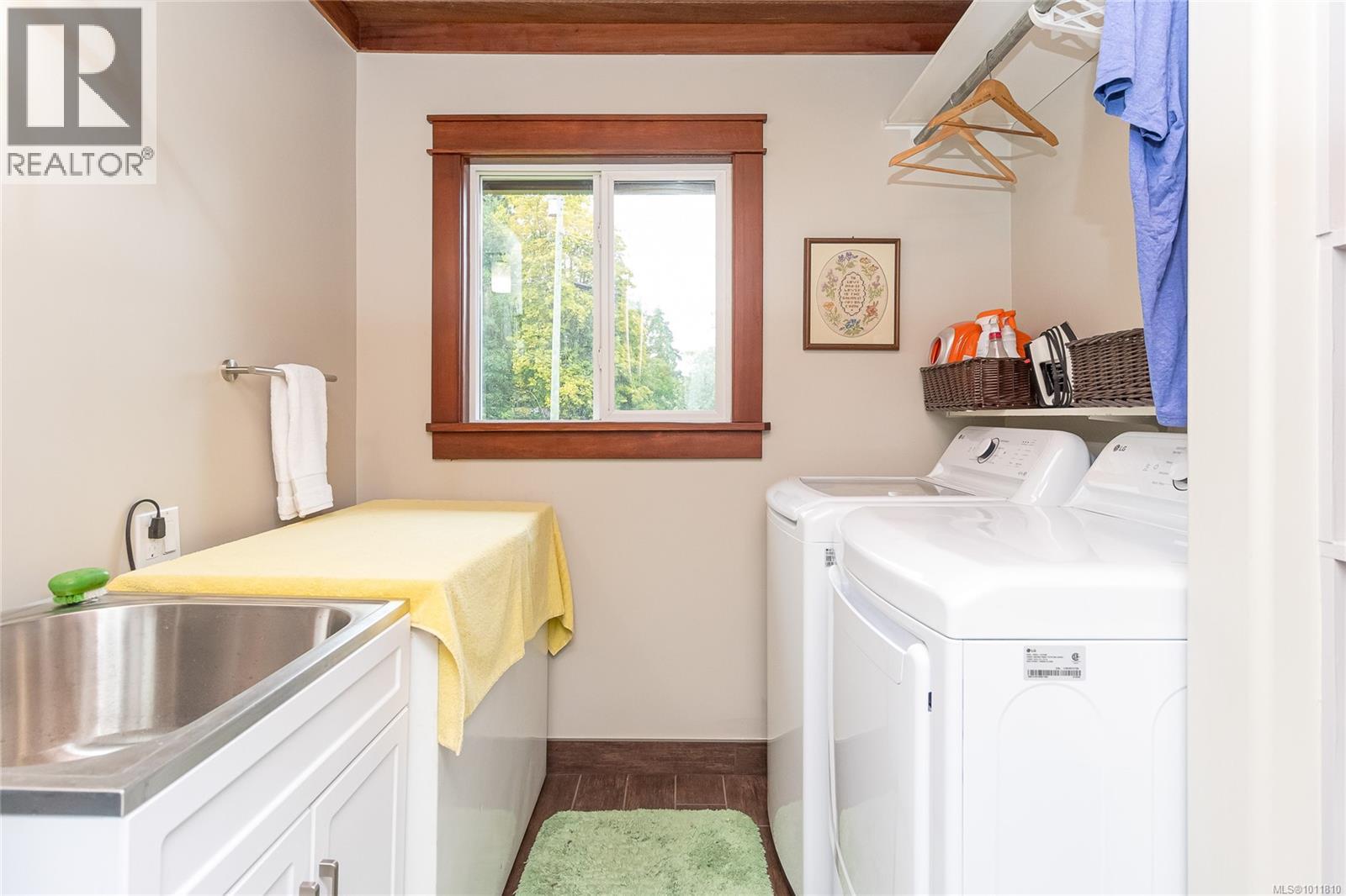 5410 Matson Rd, Ladysmith