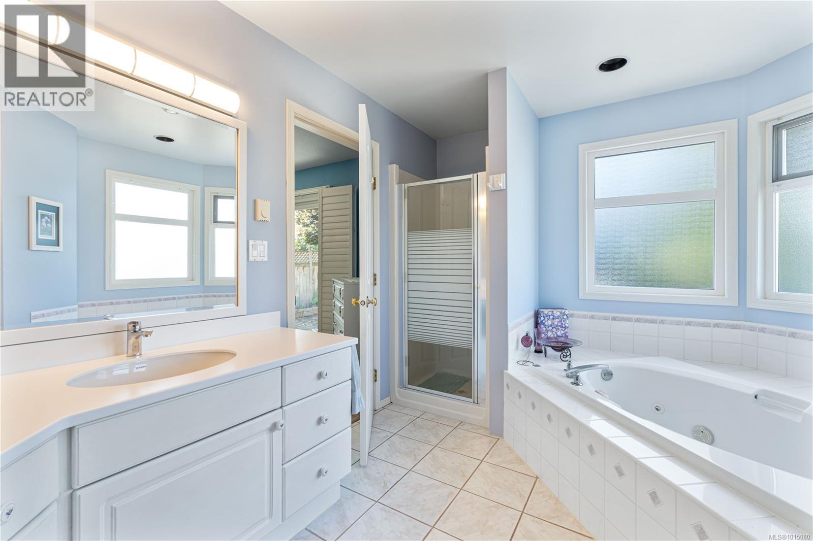 785 Nicolls Dr, Parksville