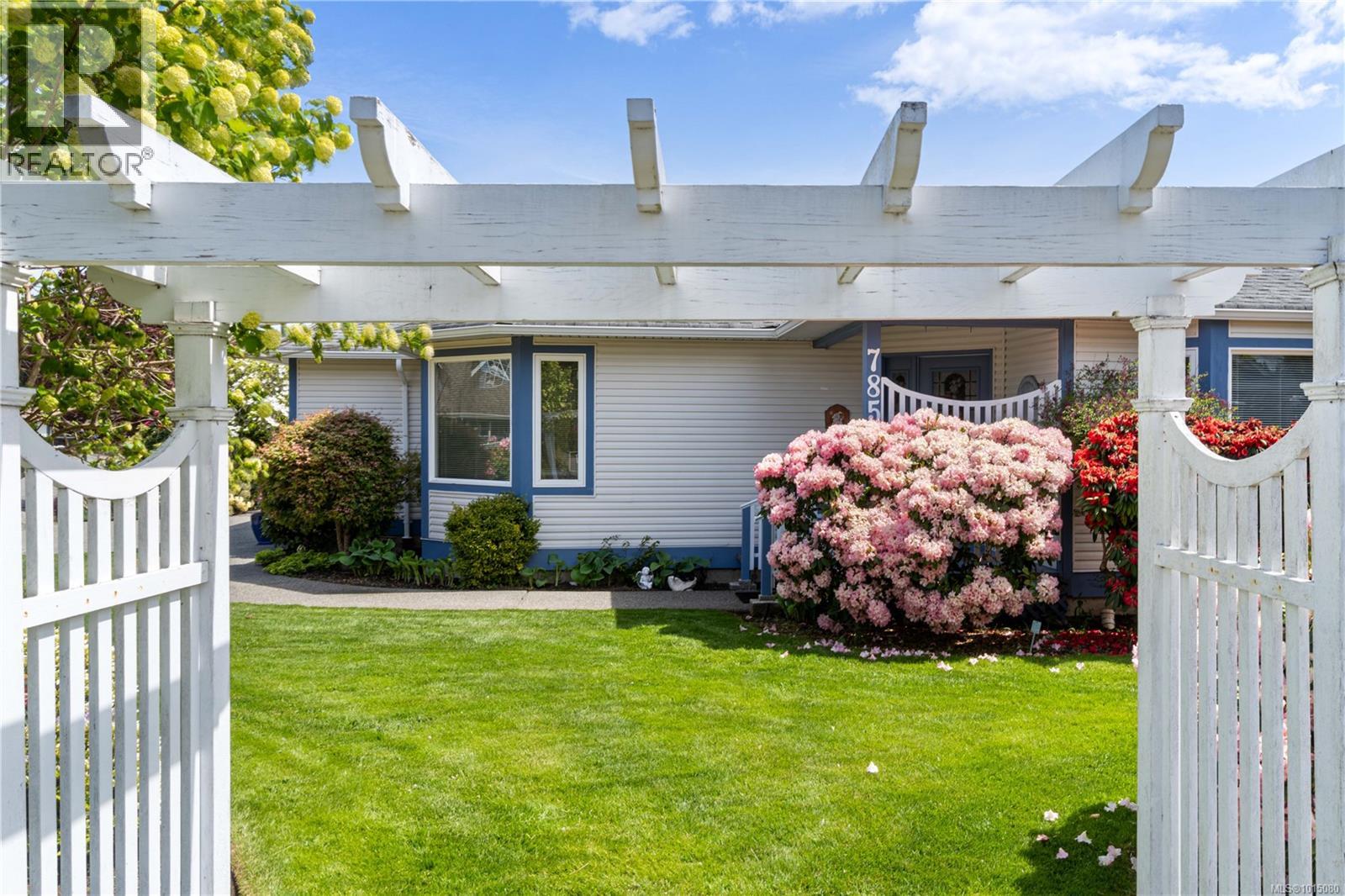 785 Nicolls Dr, Parksville