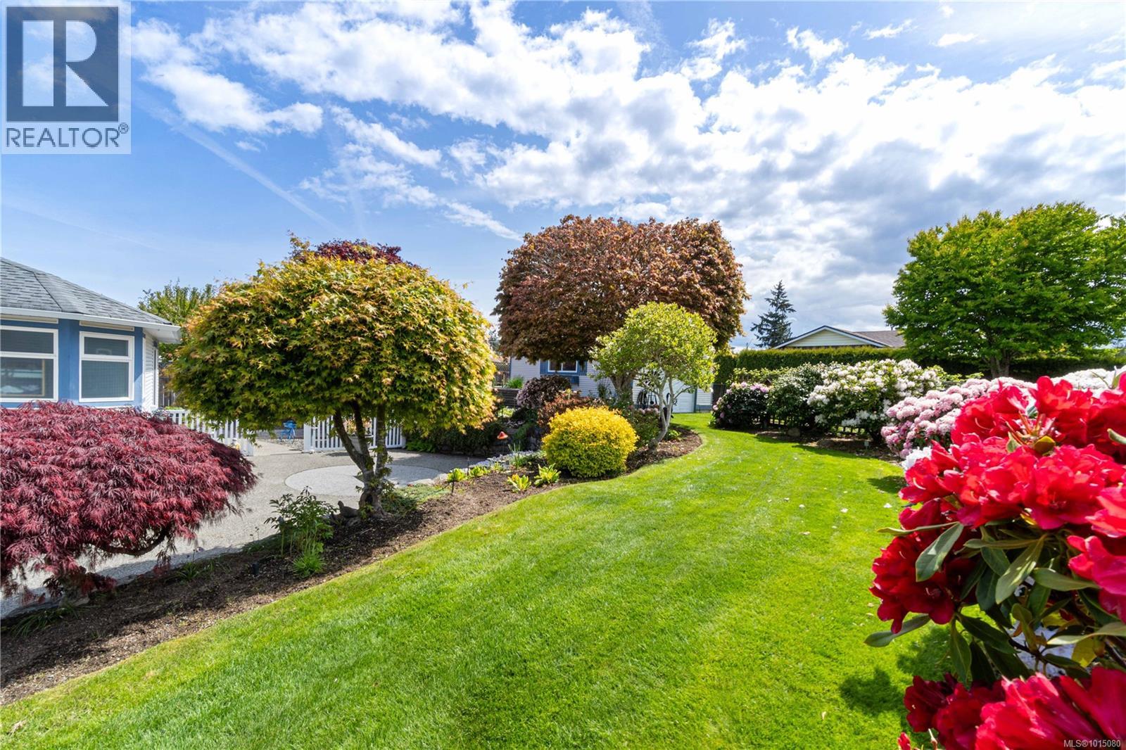 785 Nicolls Dr, Parksville