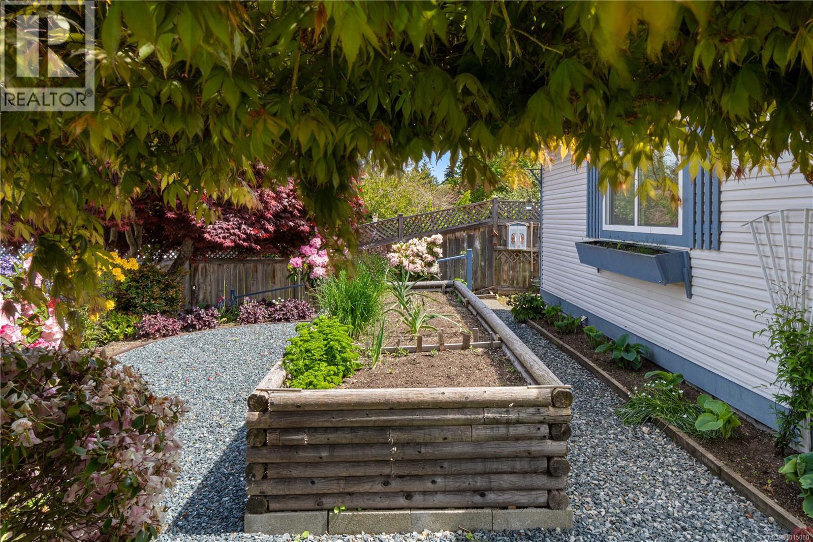 785 Nicolls Dr, Parksville