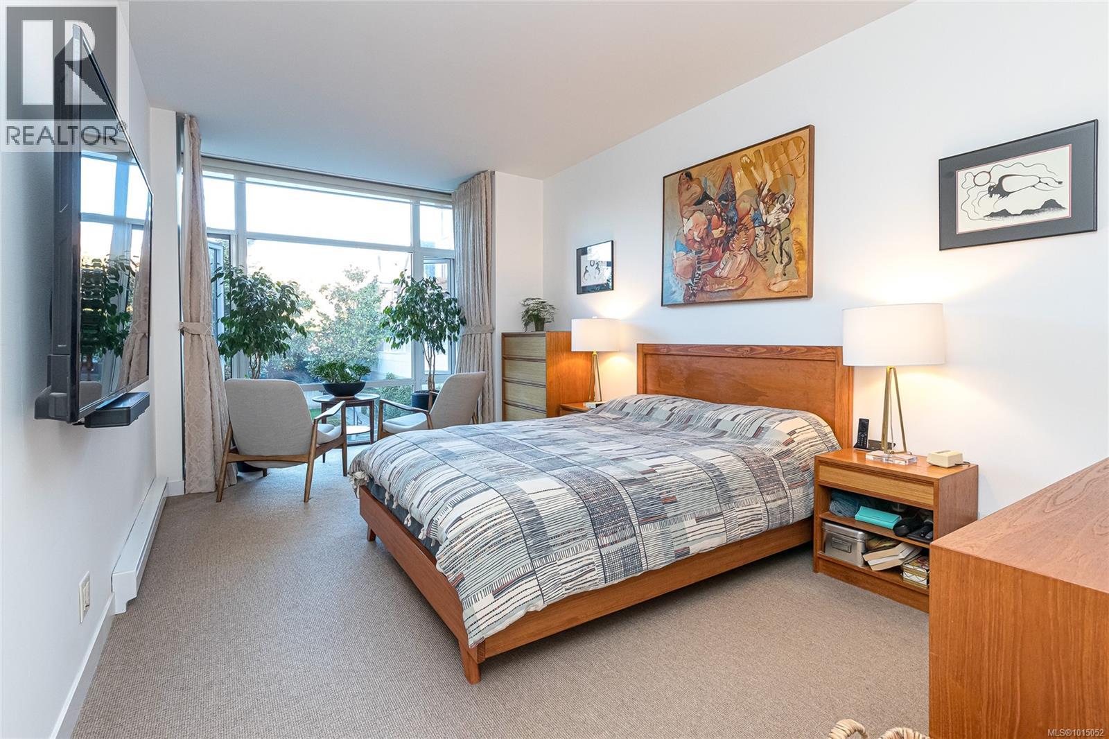 214 999 Burdett Avenue, Victoria