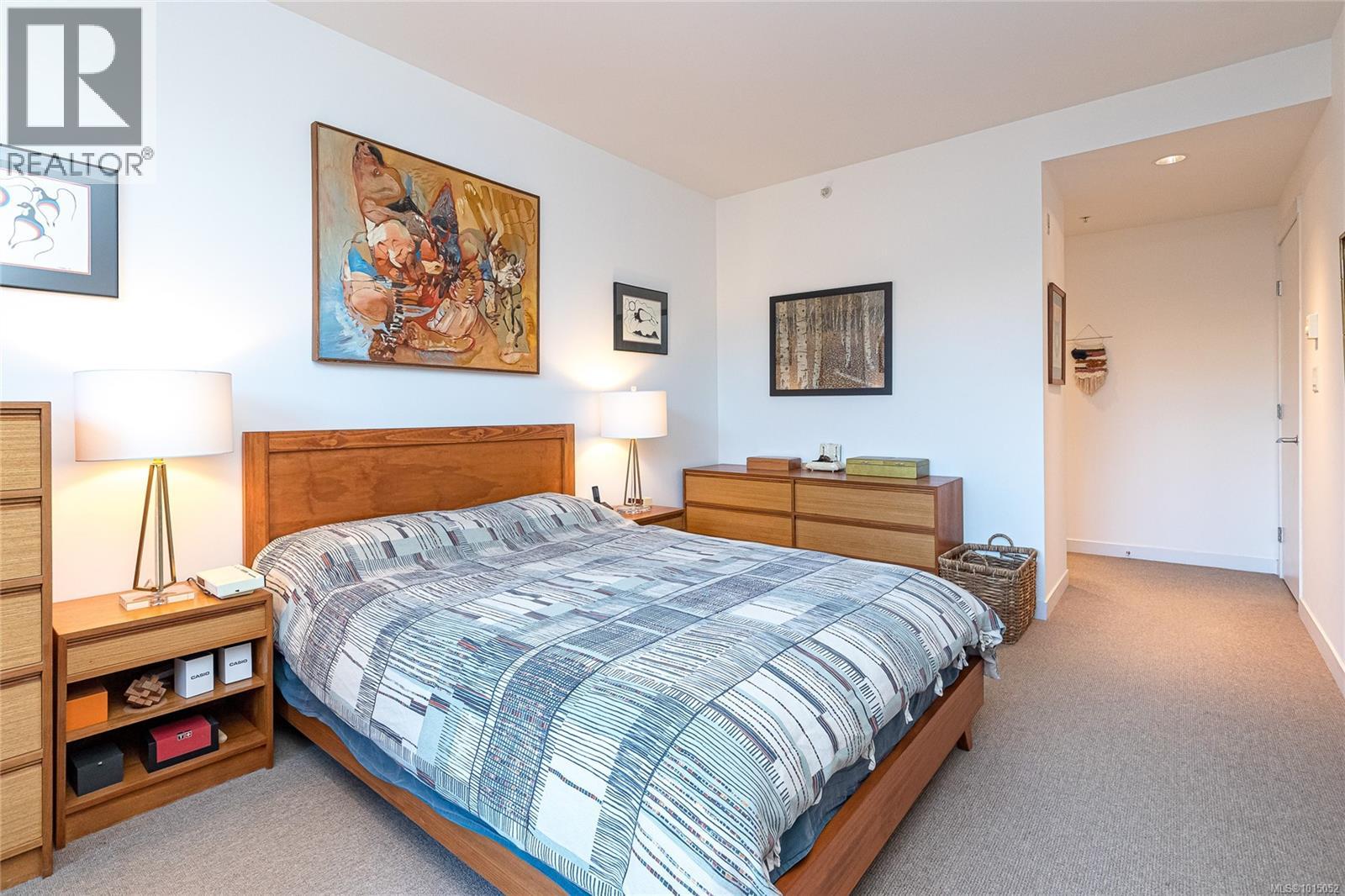 214 999 Burdett Avenue, Victoria