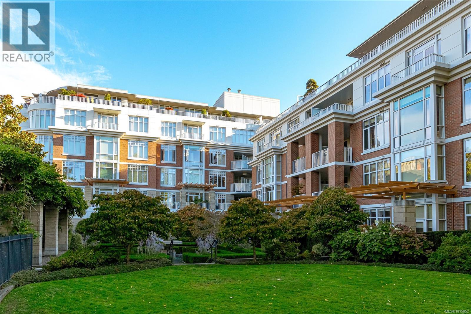 214 999 Burdett Avenue, Victoria