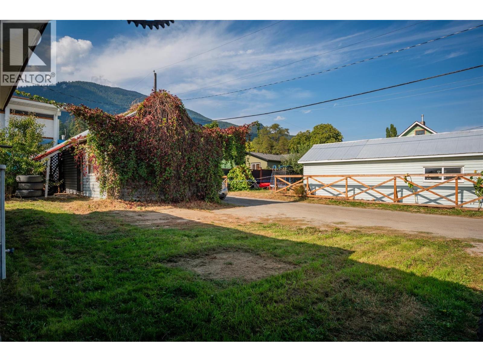 320 RIVER Lane, Kaslo