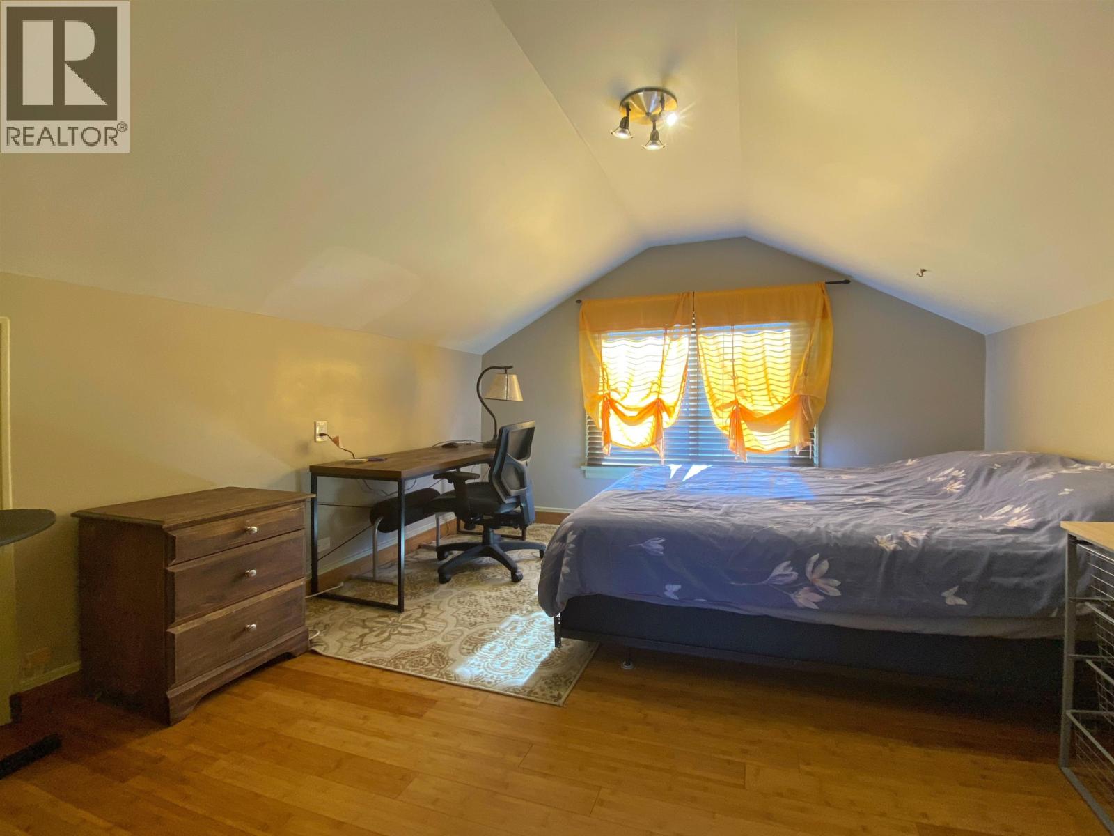 232 W 4TH AVENUE