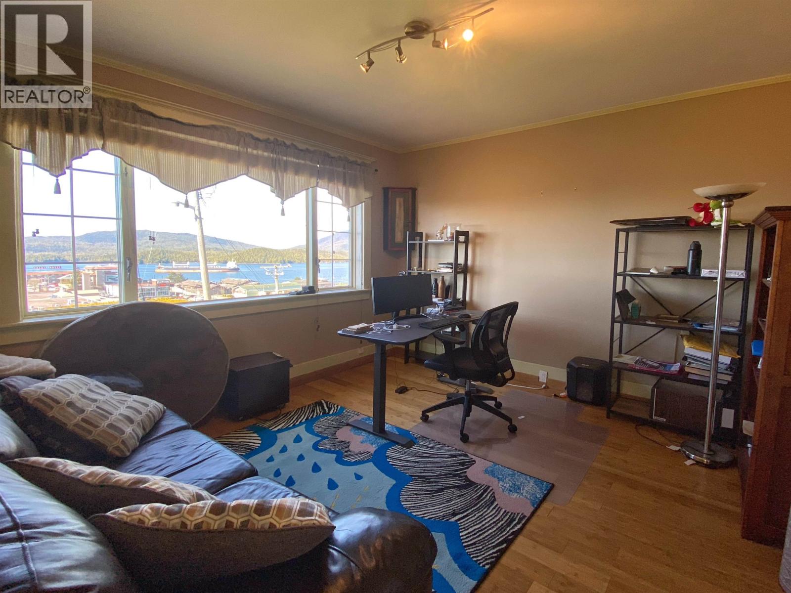 232 W 4TH AVENUE