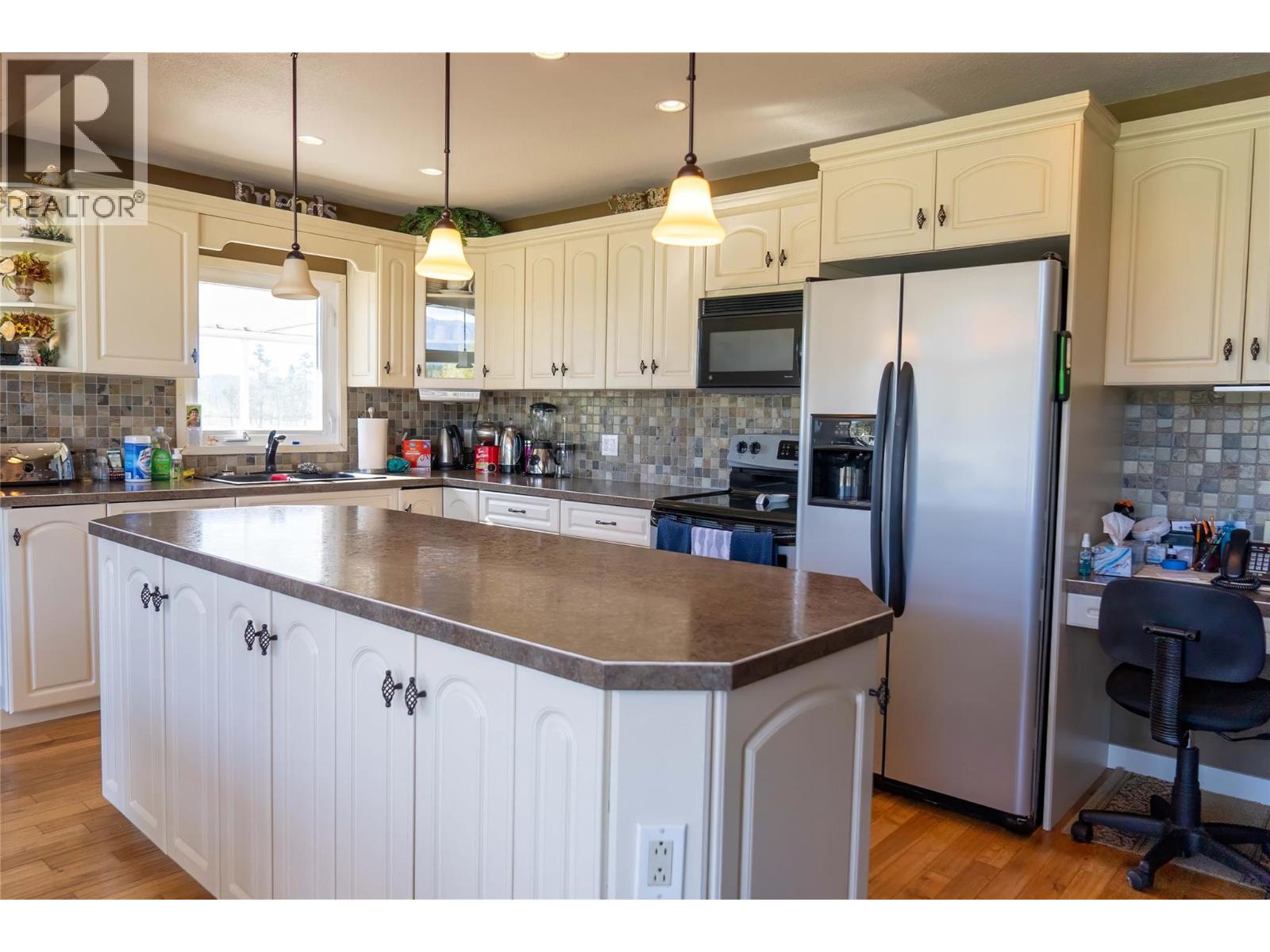 7055 93/95 Highway, Wasa