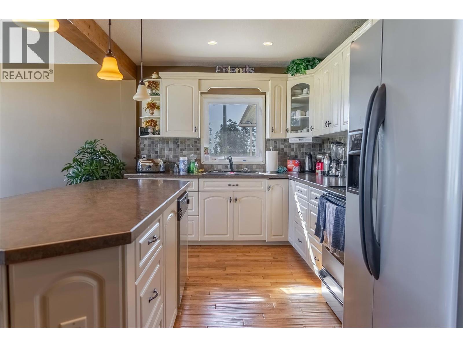 7055 93/95 Highway, Wasa