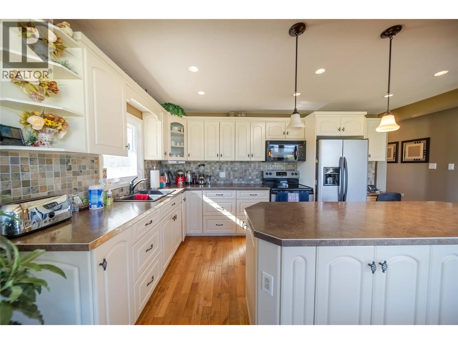 7055 93/95 Highway, Wasa
